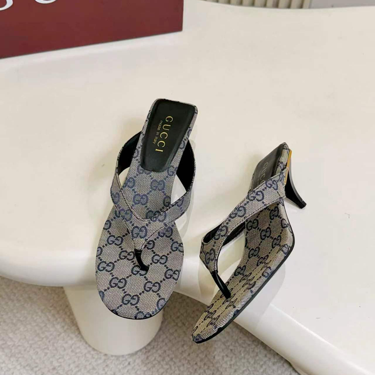 Gucci Vittoria Thong - DesignerGu