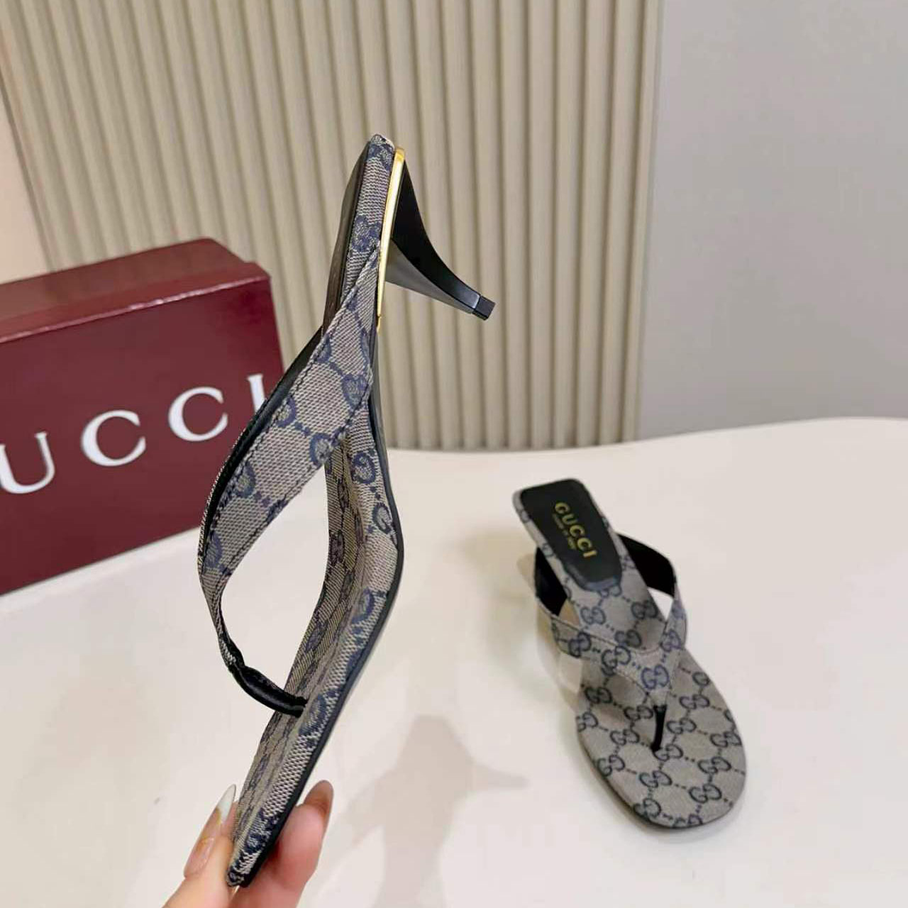 Gucci Vittoria Thong - DesignerGu
