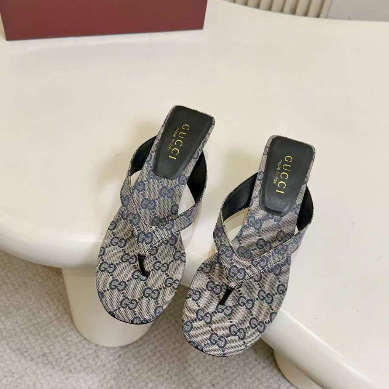 Gucci Vittoria Thong - DesignerGu