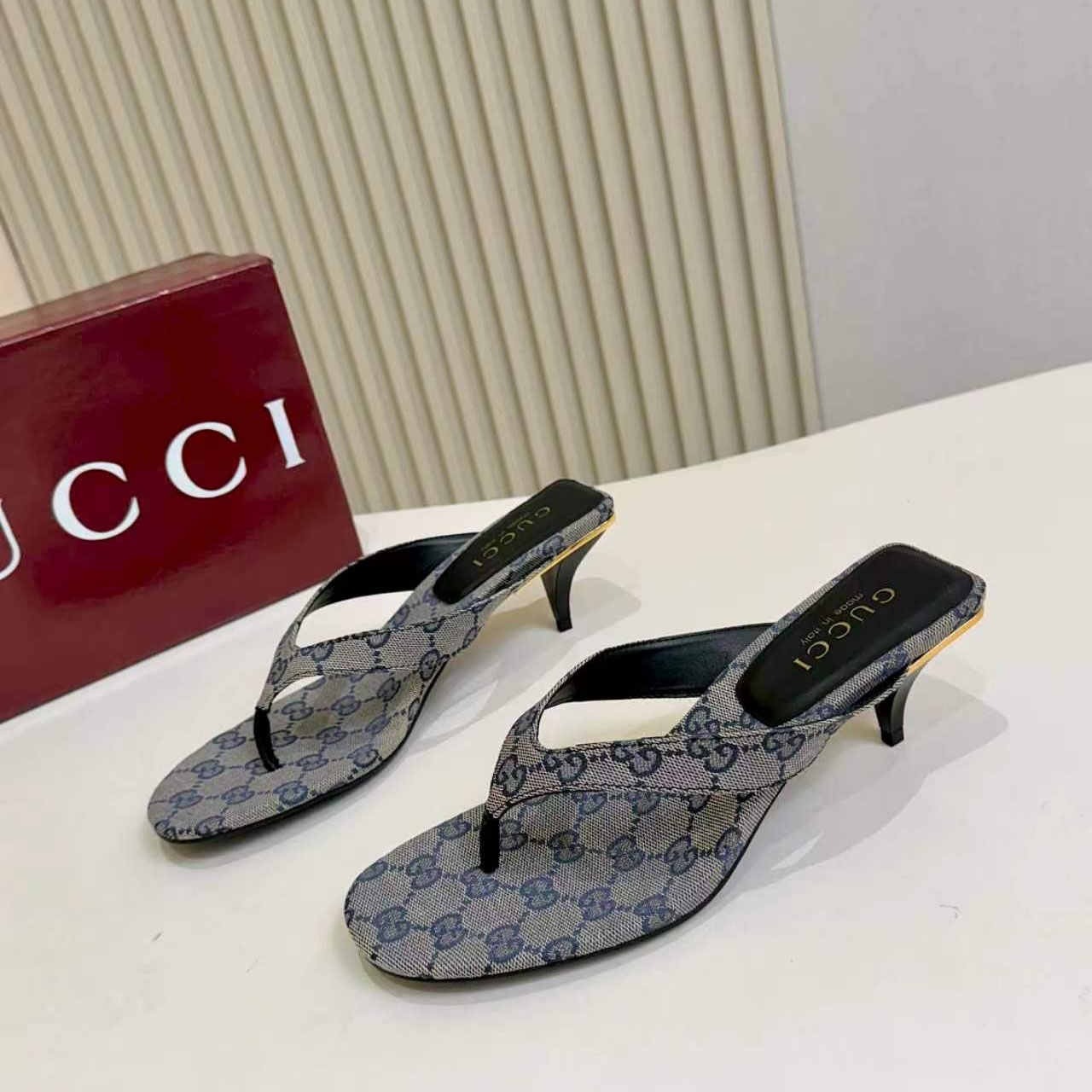 Gucci Vittoria Thong - DesignerGu