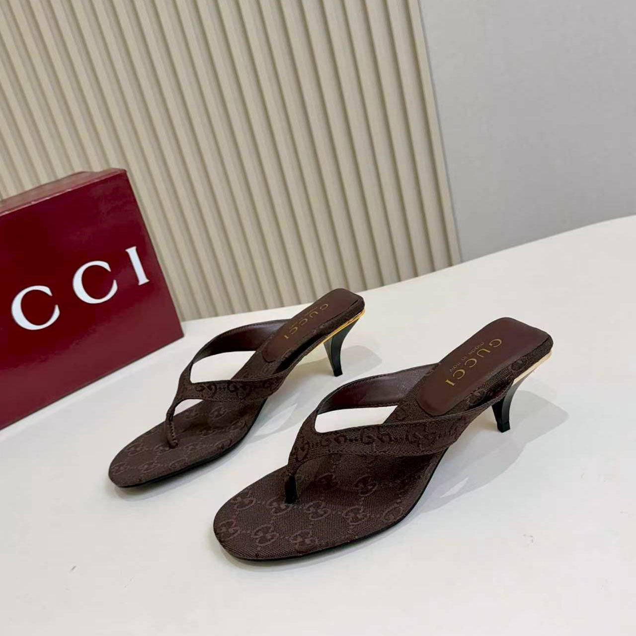 Gucci Vittoria Thong - DesignerGu
