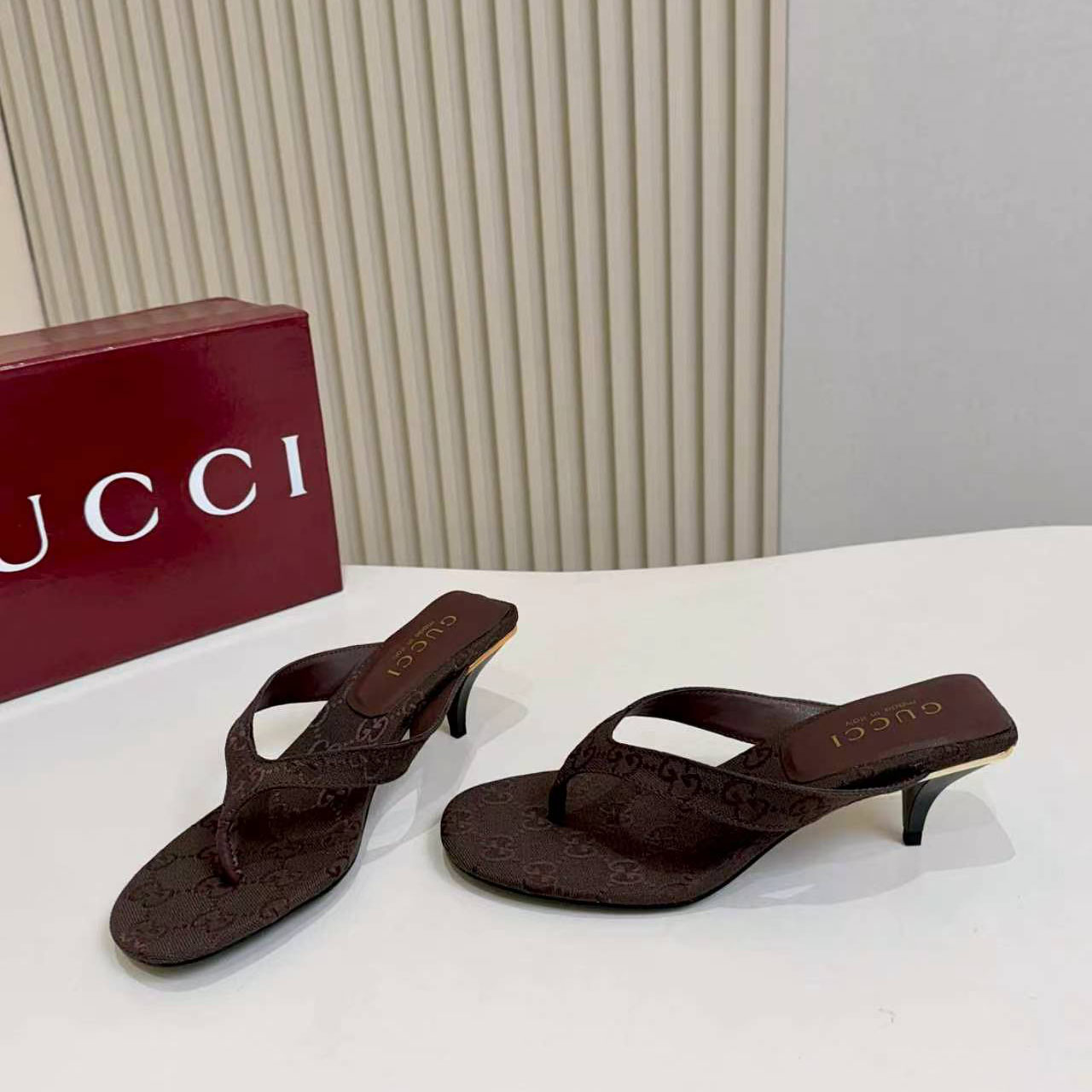 Gucci Vittoria Thong - DesignerGu