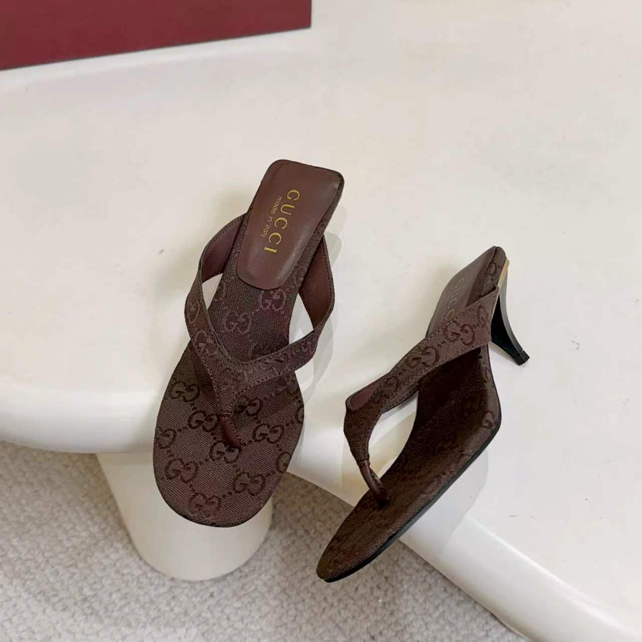 Gucci Vittoria Thong - DesignerGu
