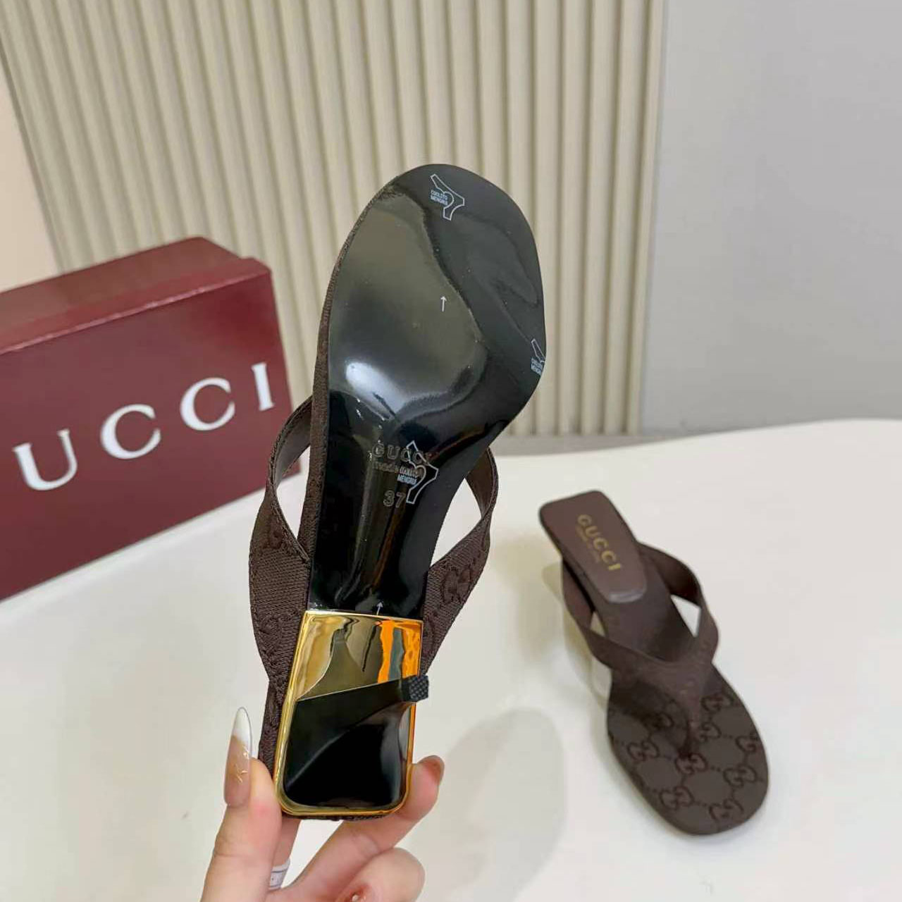 Gucci Vittoria Thong - DesignerGu