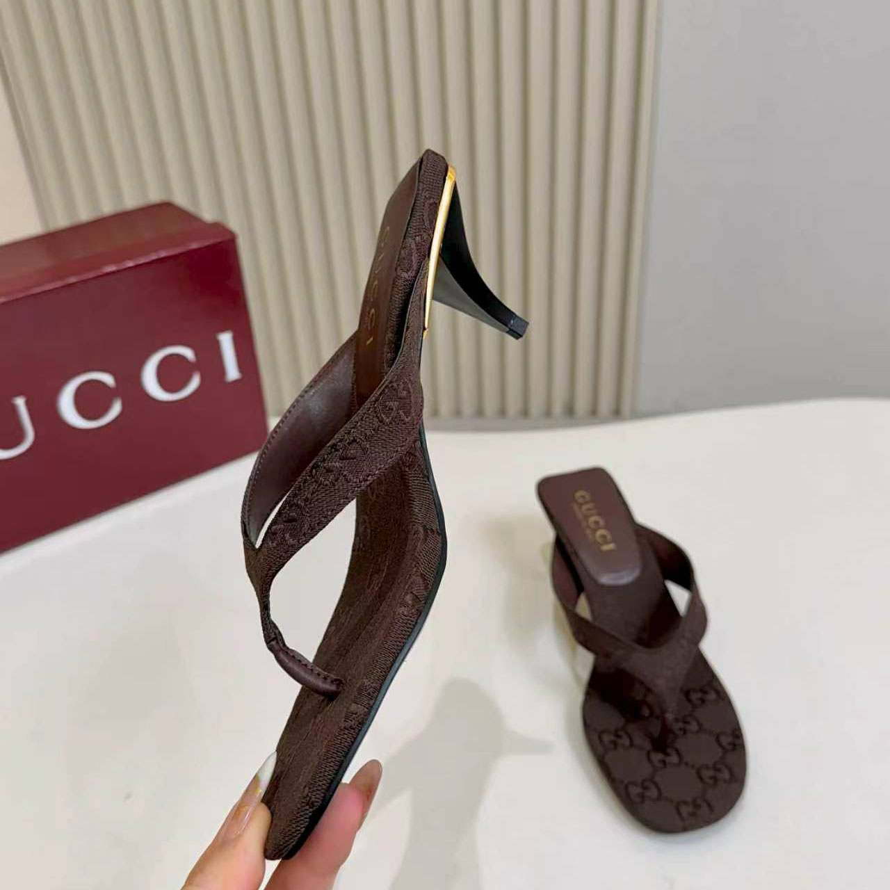 Gucci Vittoria Thong - DesignerGu