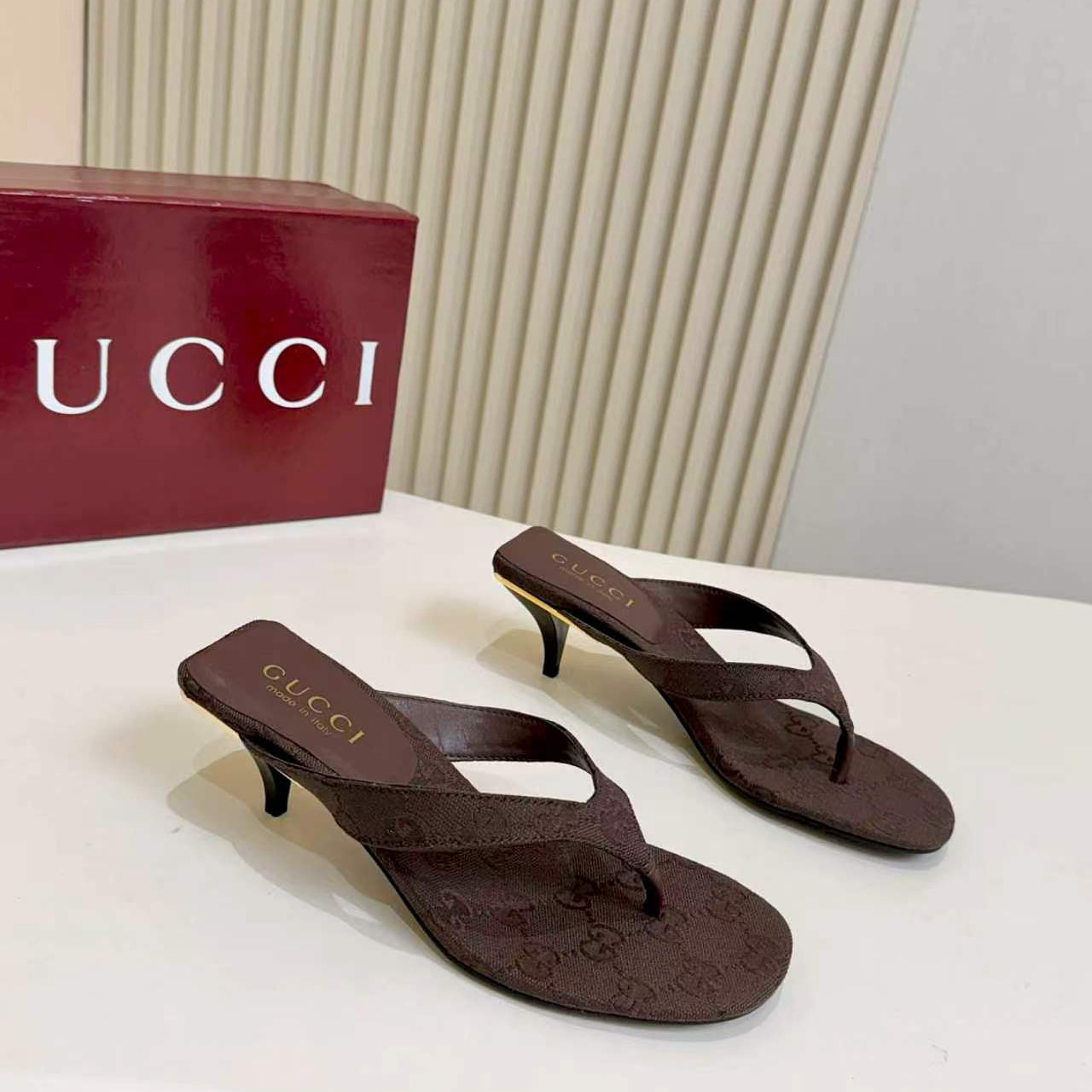 Gucci Vittoria Thong - DesignerGu