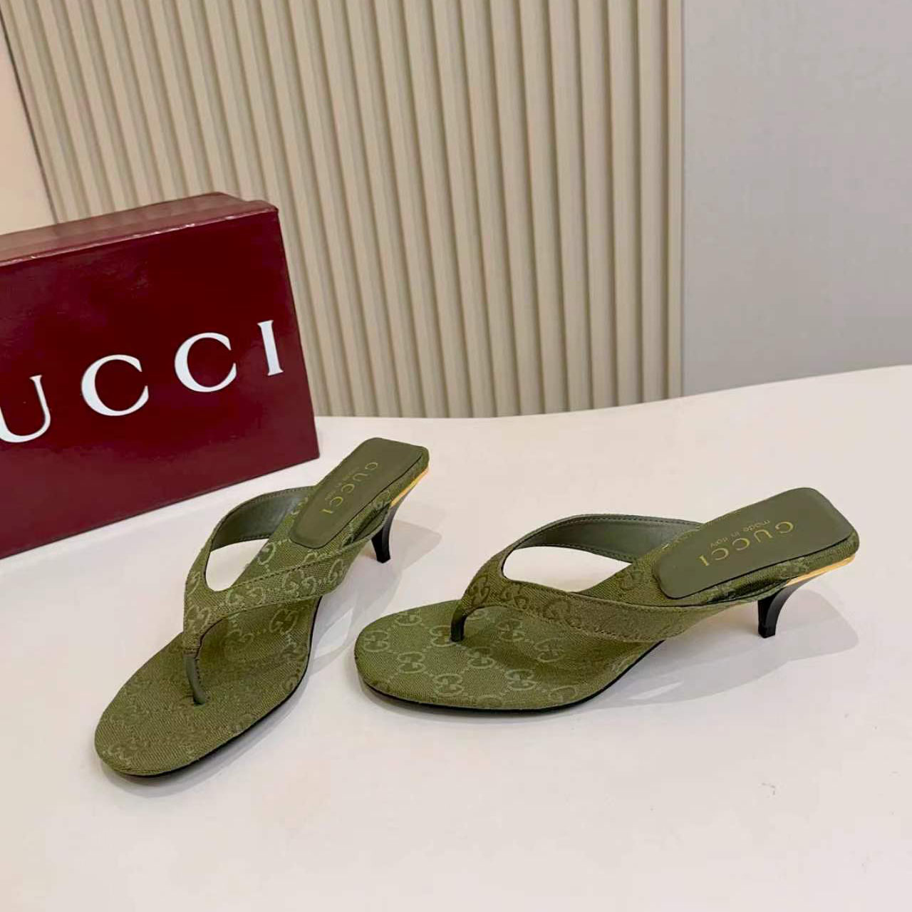 Gucci Vittoria Thong - DesignerGu
