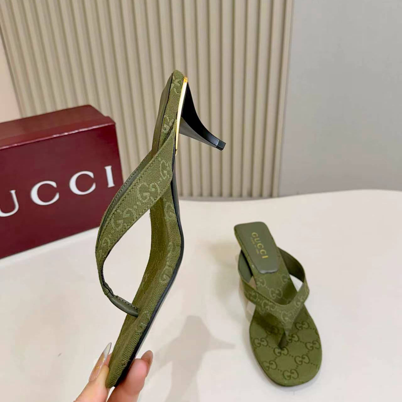 Gucci Vittoria Thong - DesignerGu