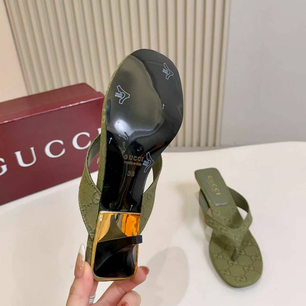 Gucci Vittoria Thong - DesignerGu