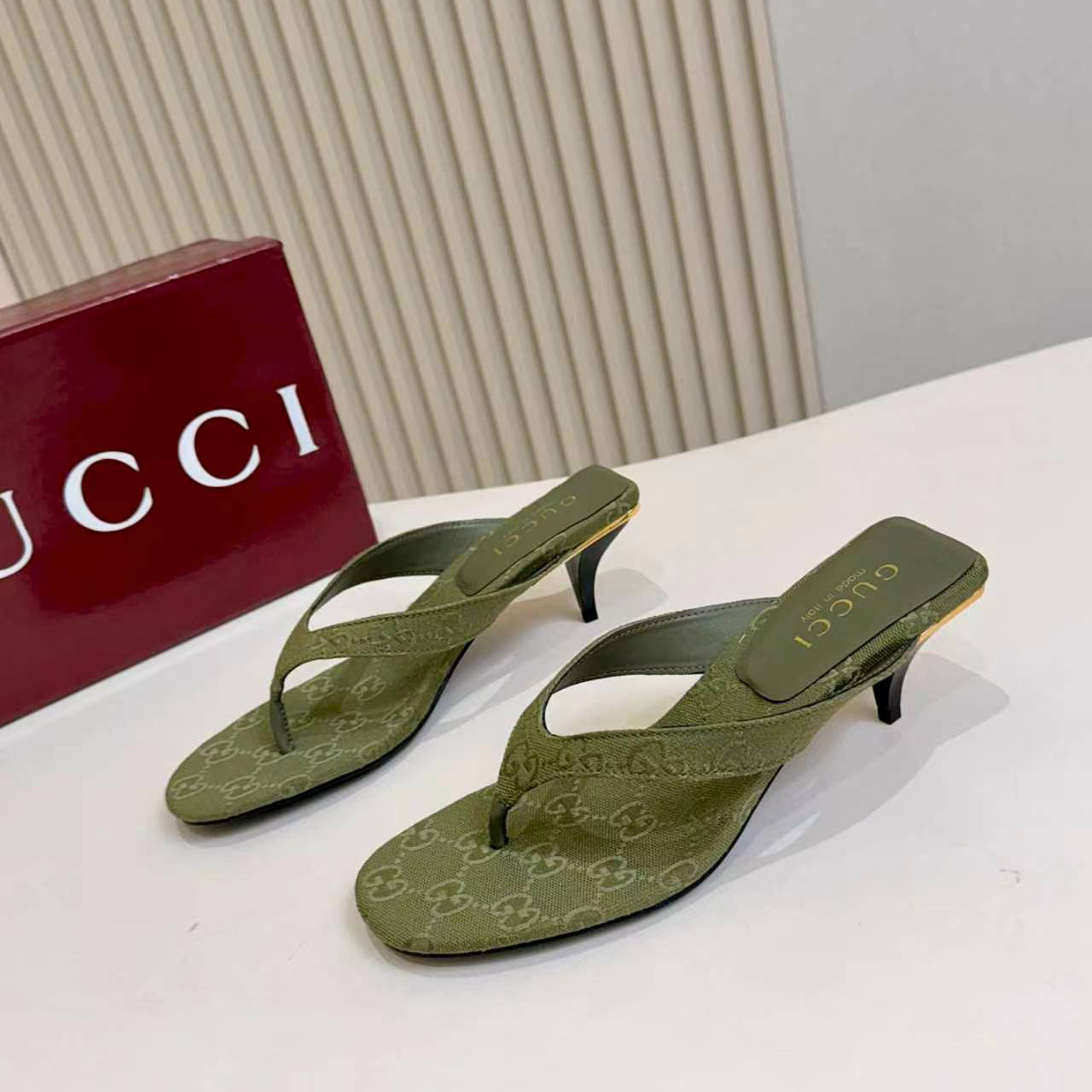 Gucci Vittoria Thong - DesignerGu