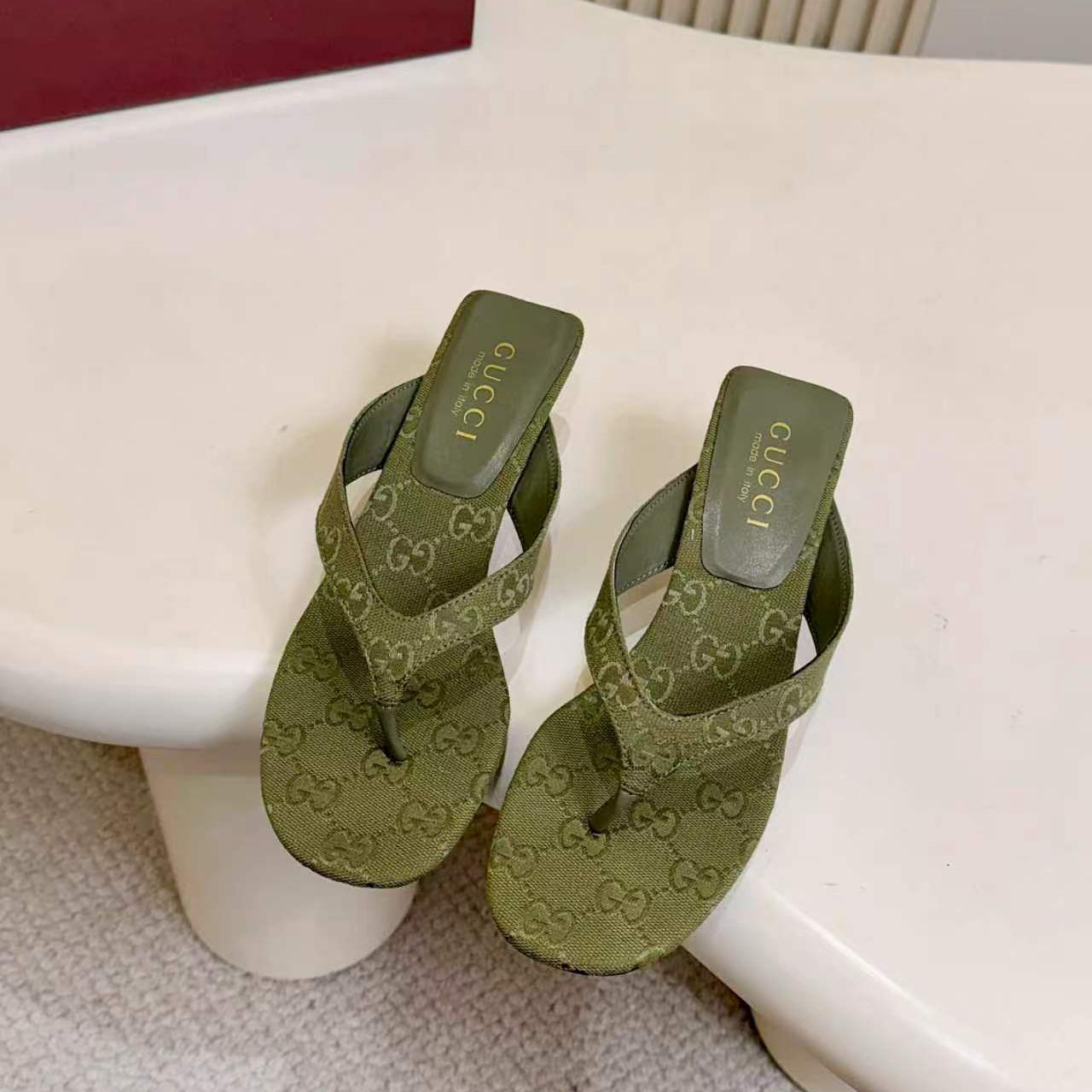 Gucci Vittoria Thong - DesignerGu