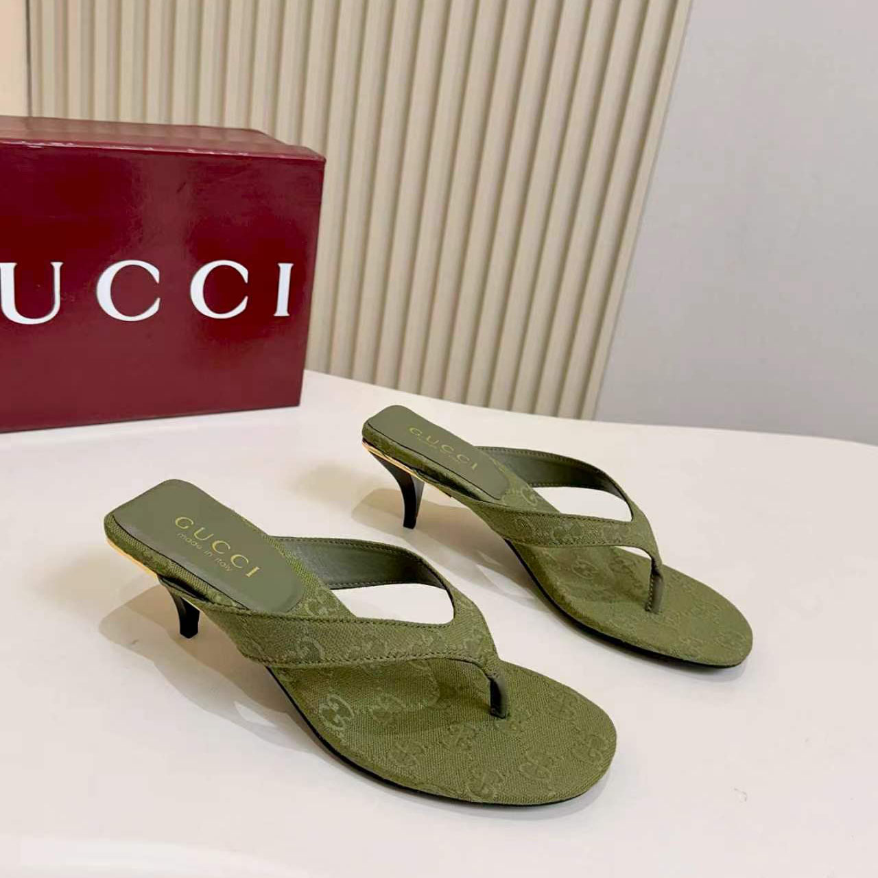 Gucci Vittoria Thong - DesignerGu