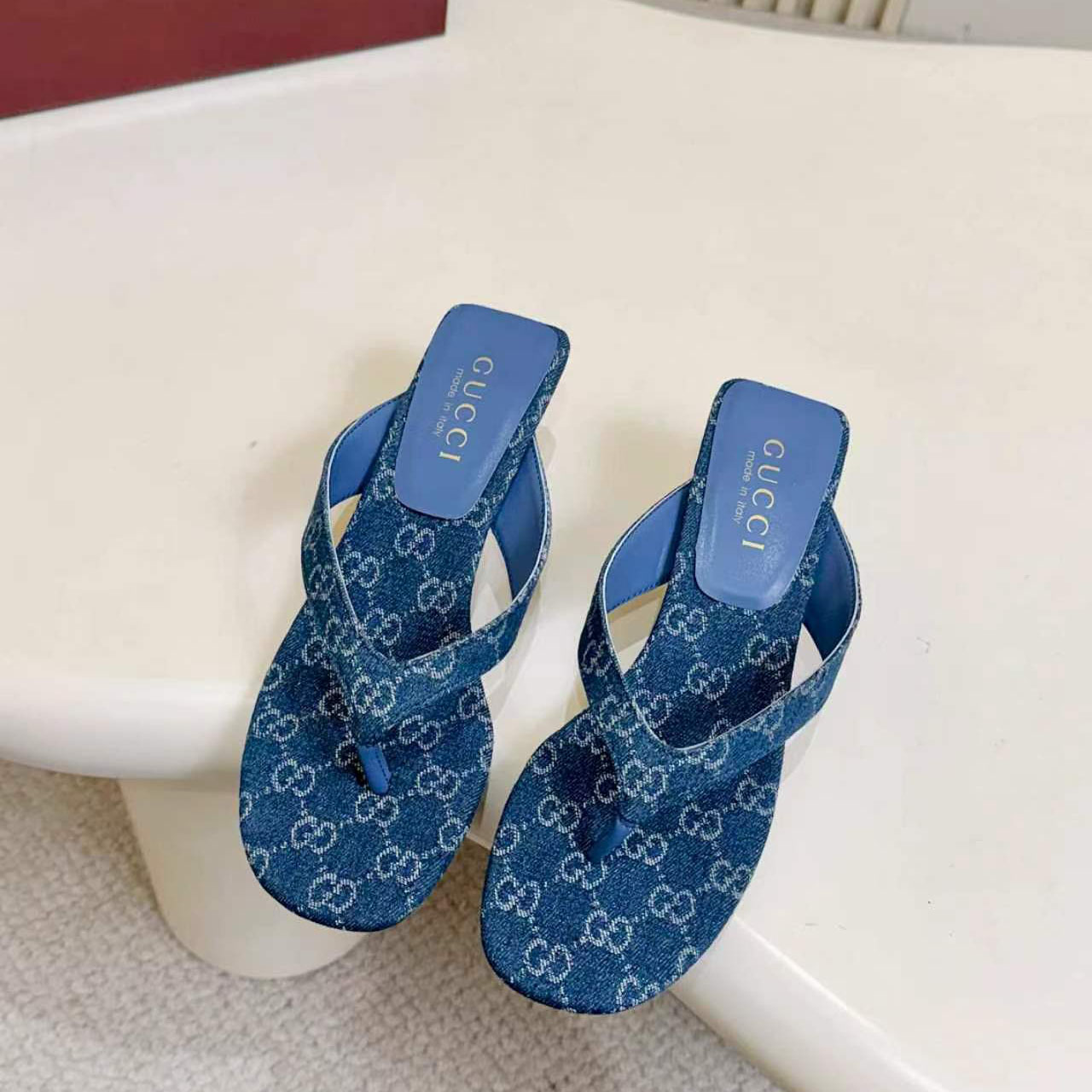 Gucci Vittoria Thong - DesignerGu