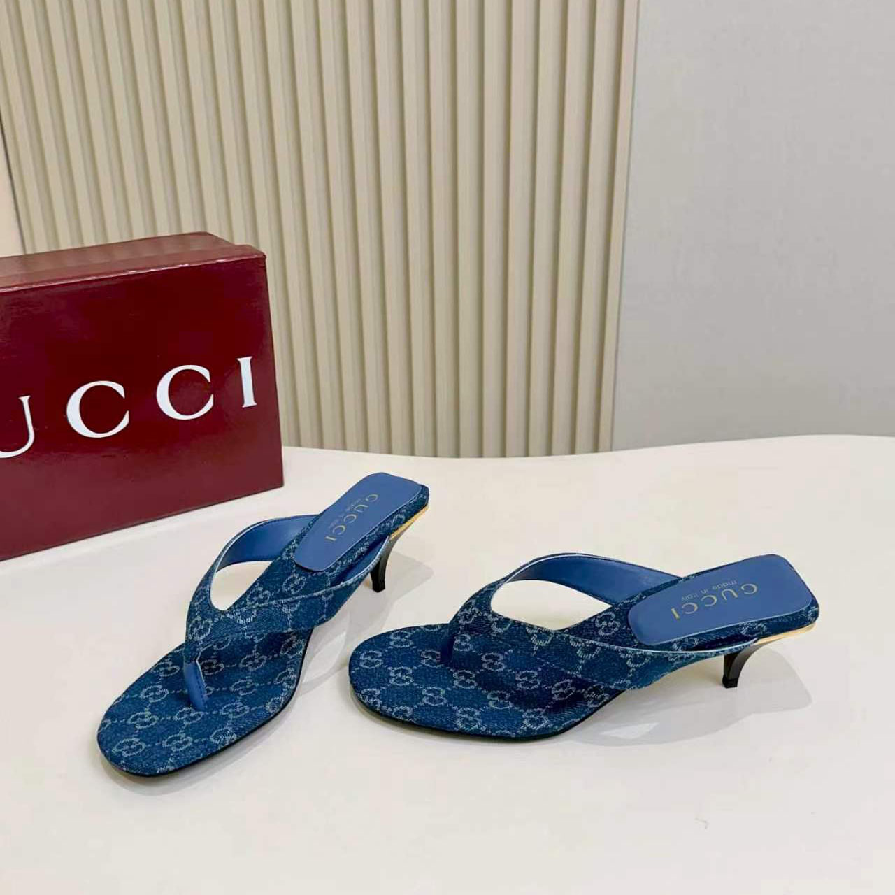 Gucci Vittoria Thong - DesignerGu