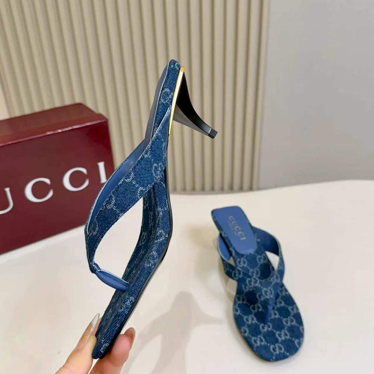 Gucci Vittoria Thong - DesignerGu
