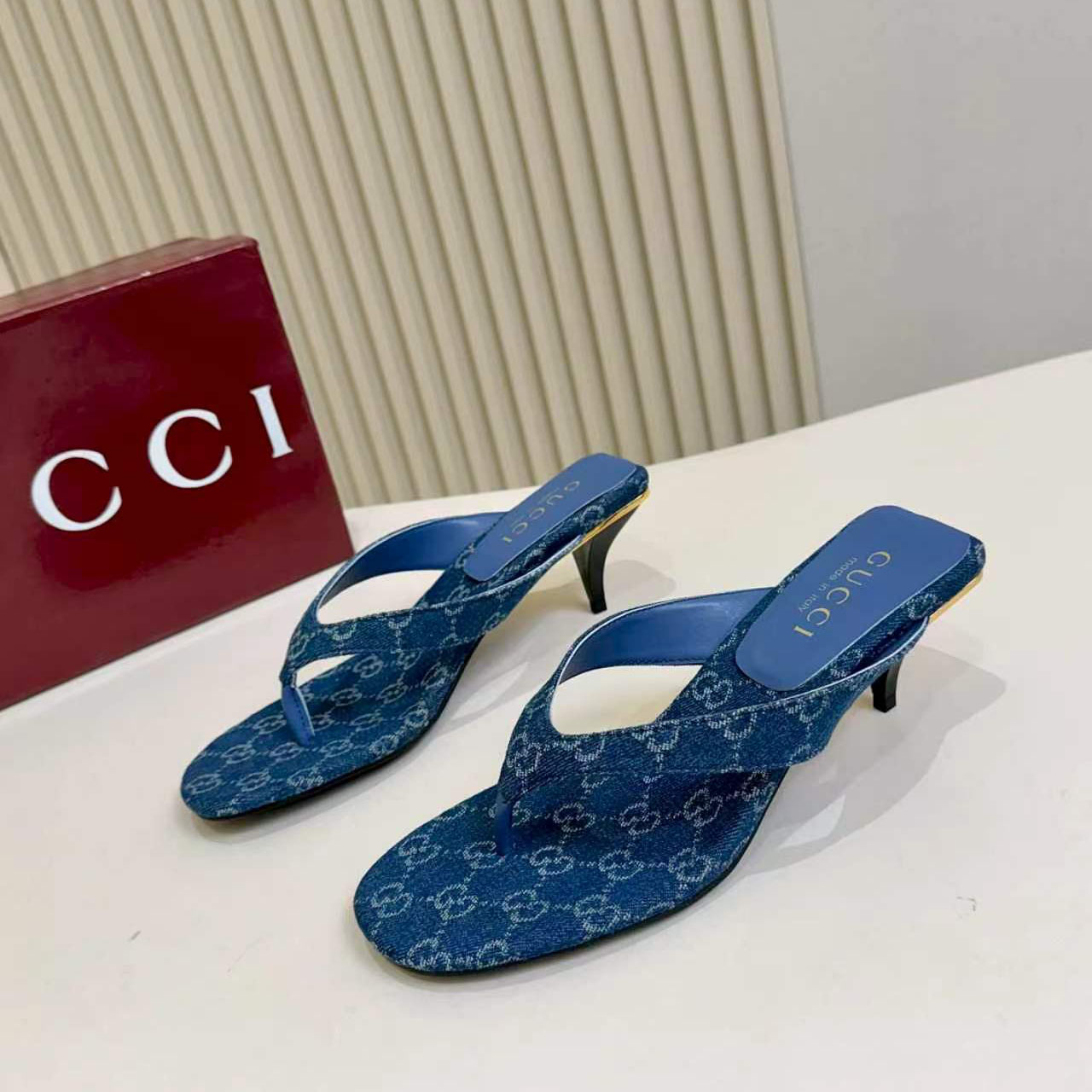 Gucci Vittoria Thong - DesignerGu