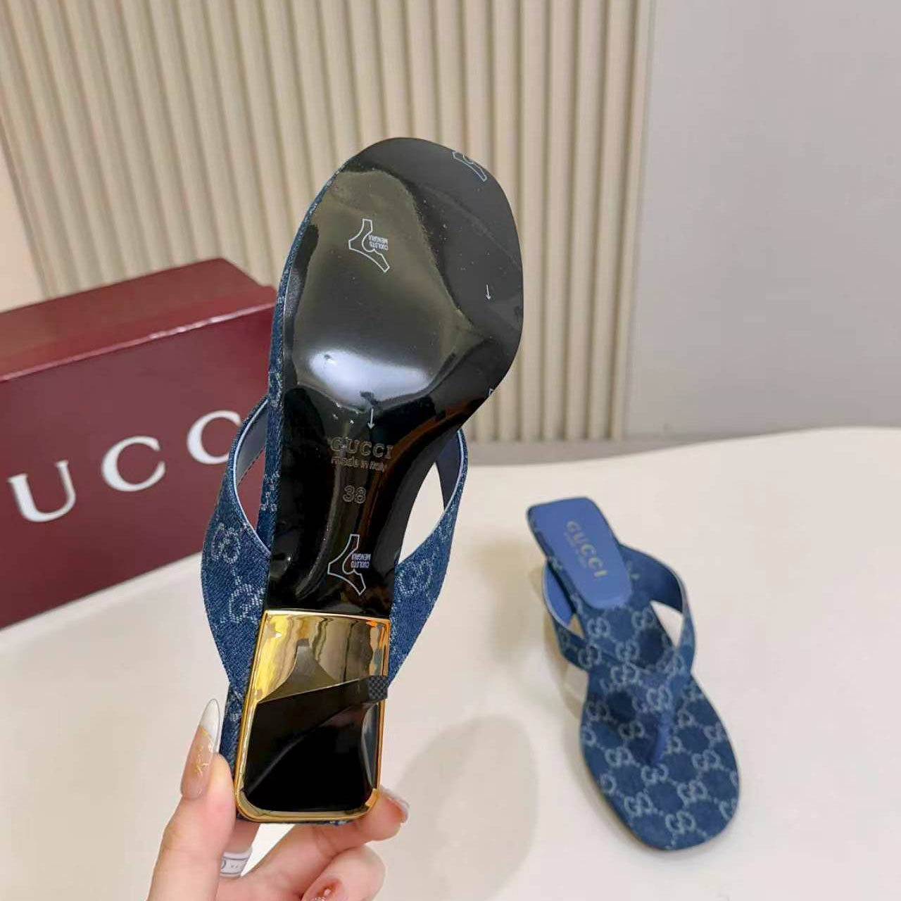 Gucci Vittoria Thong - DesignerGu