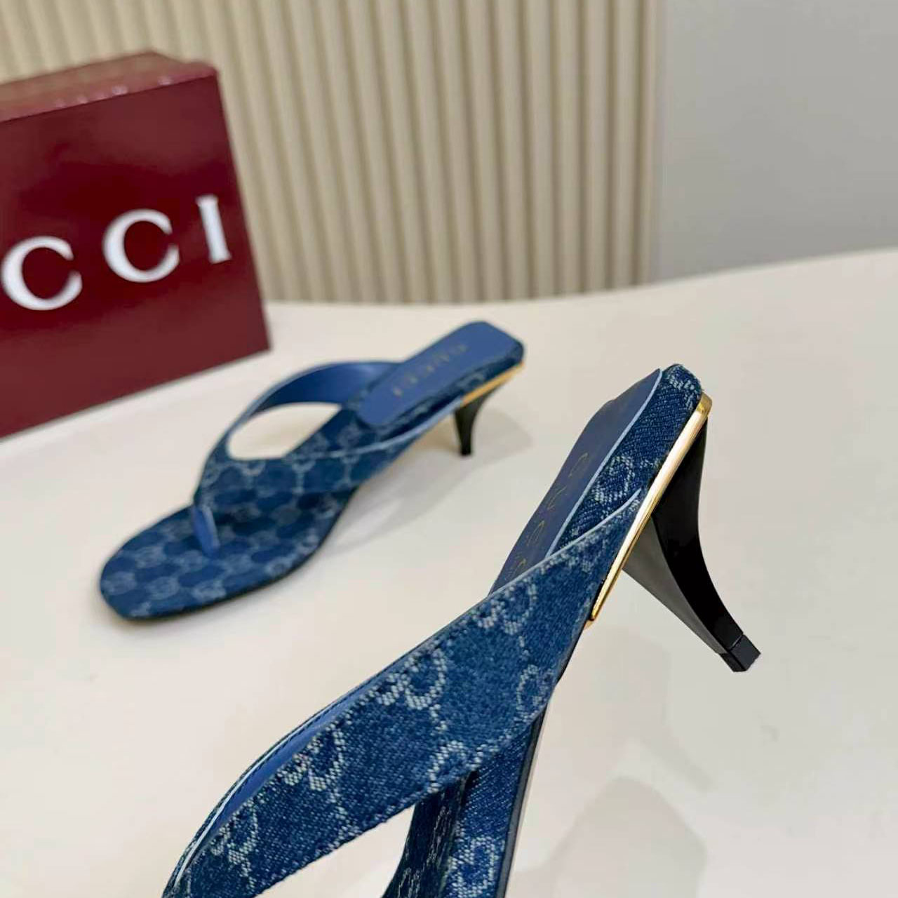 Gucci Vittoria Thong - DesignerGu