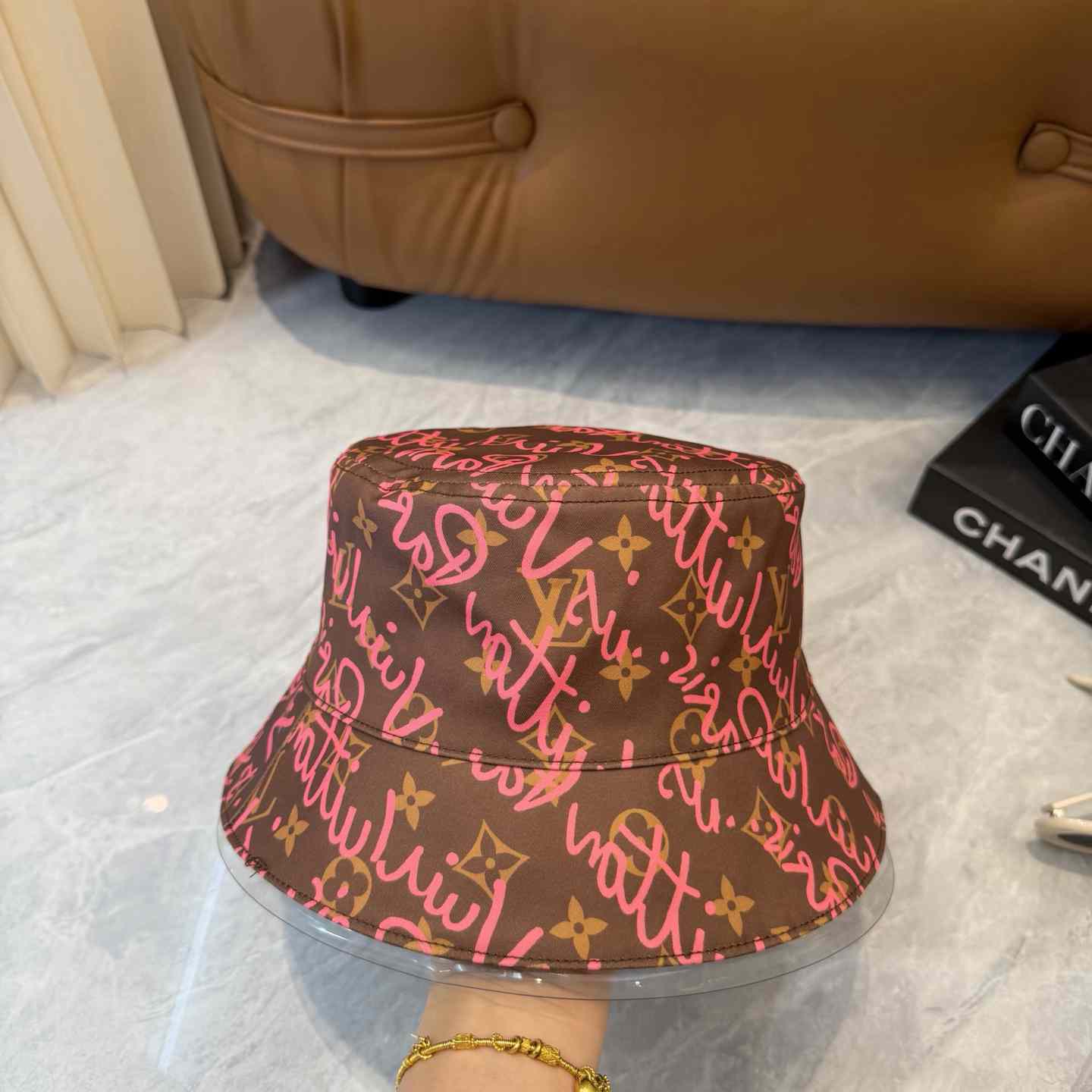 Louis Vuitton LV Script Bucket Hat  - DesignerGu