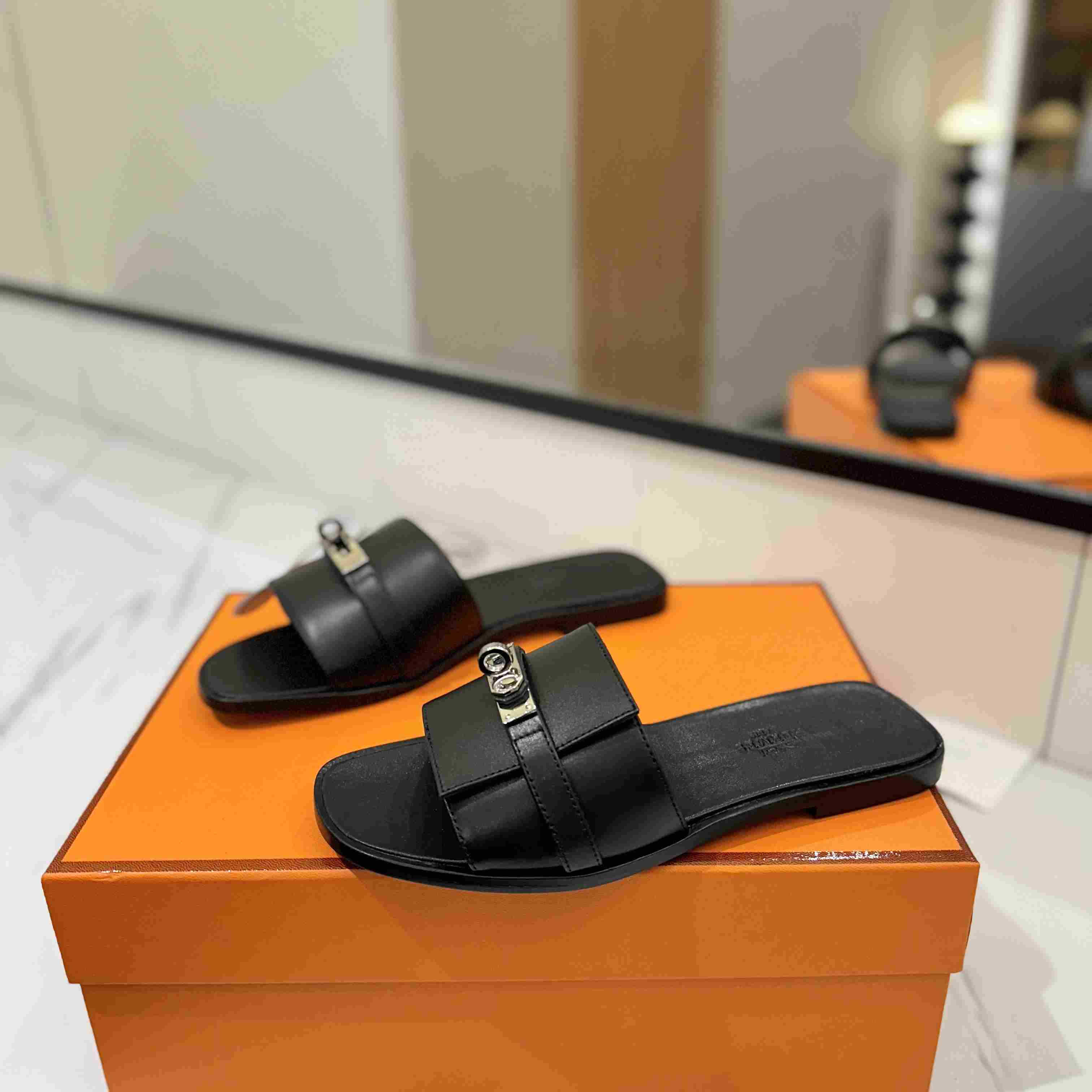Hermes Giulia Sandal - DesignerGu