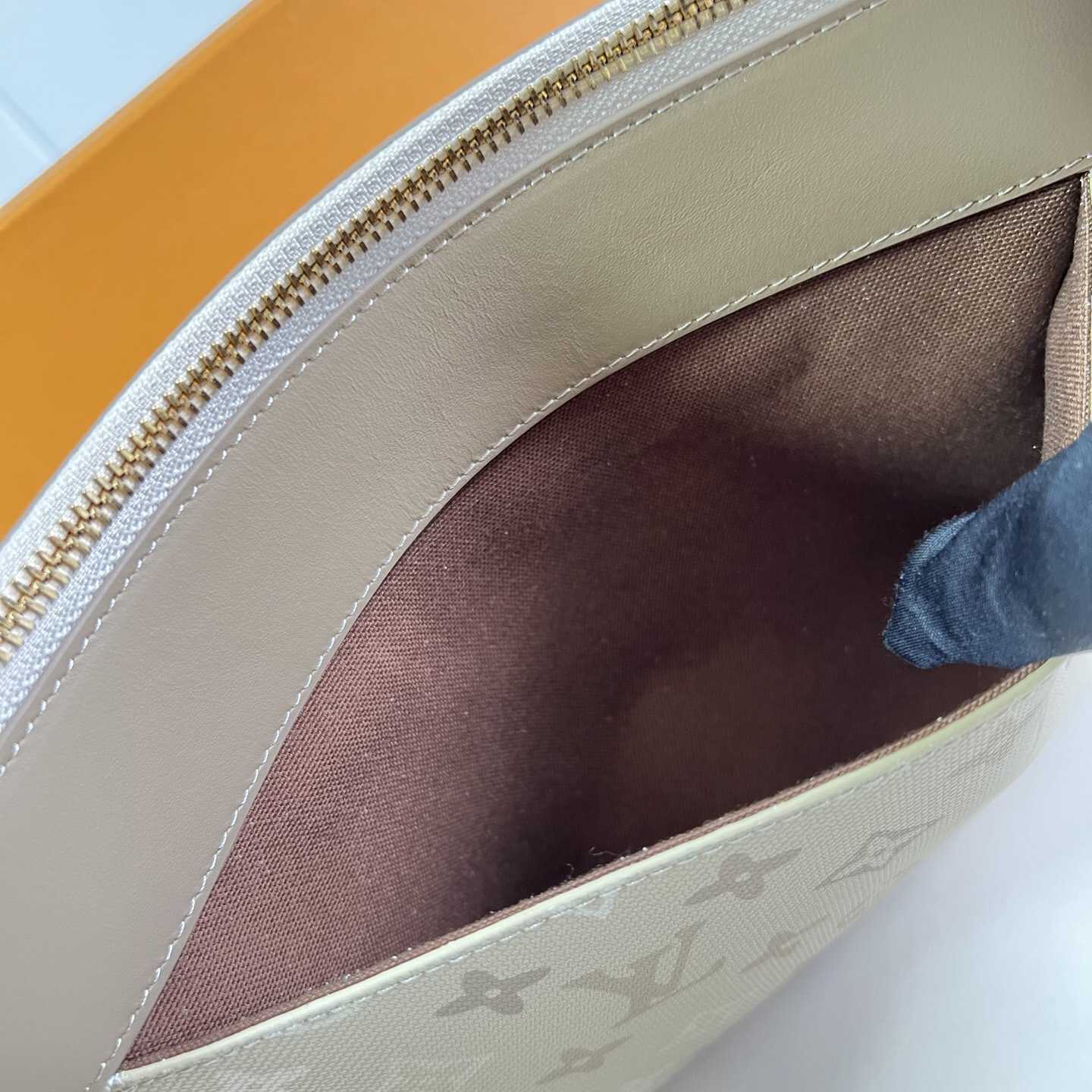 Louis Vuitton Pochette Voyage Souple M29427 - DesignerGu