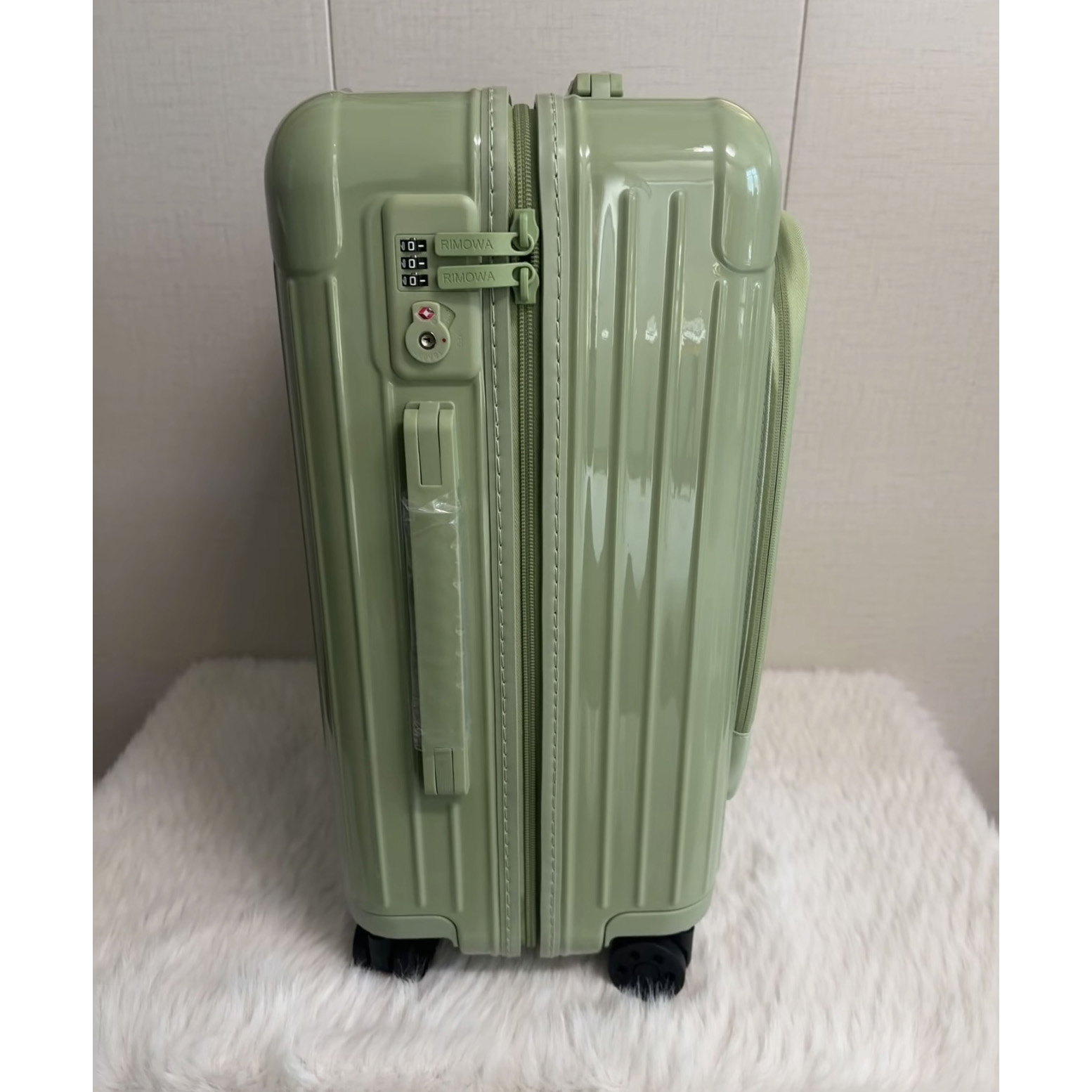 Rimowa Cabin - DesignerGu