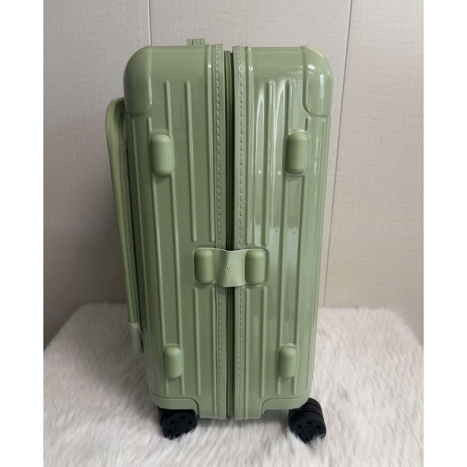 Rimowa Cabin - DesignerGu