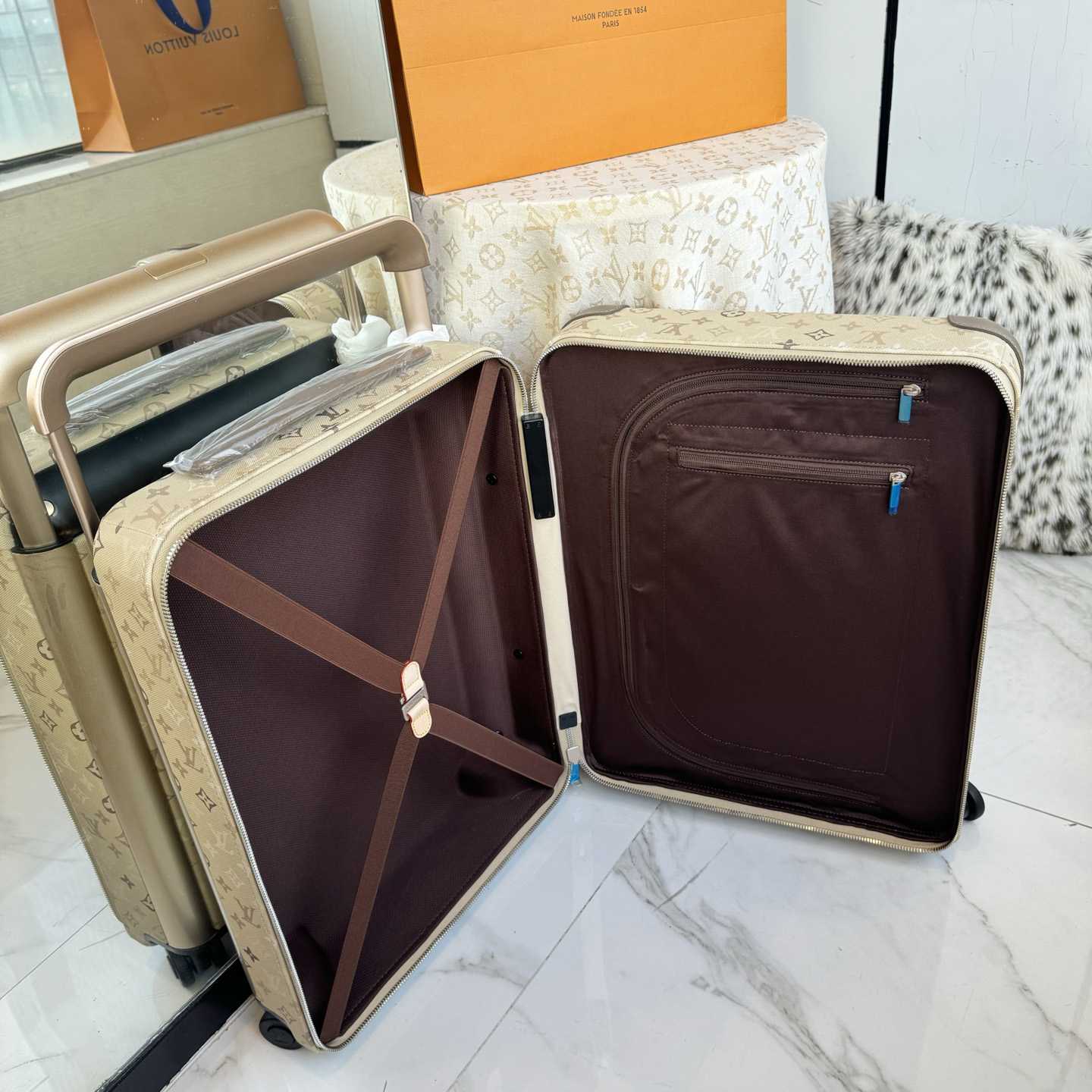 Louis Vuitton Horizon 55 M29160 - DesignerGu