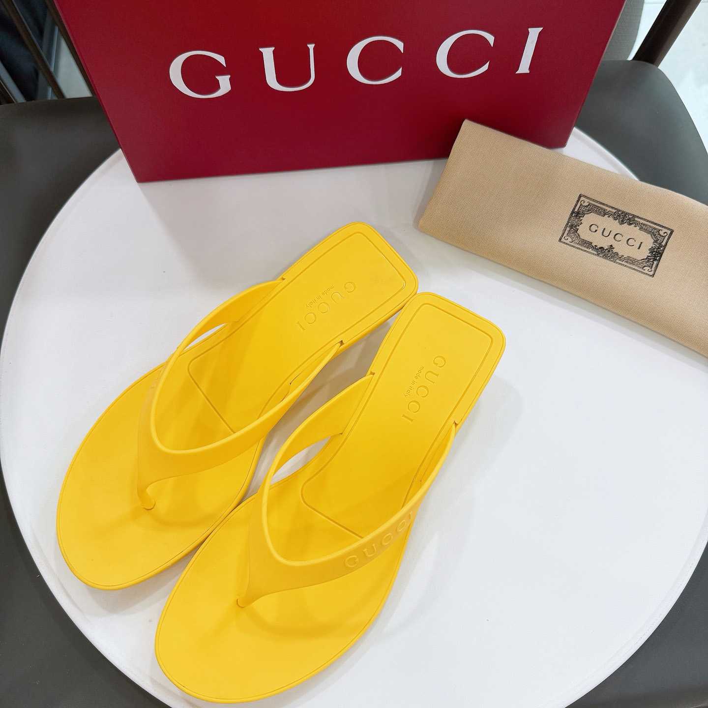 Gucci Vittoria Thong - DesignerGu