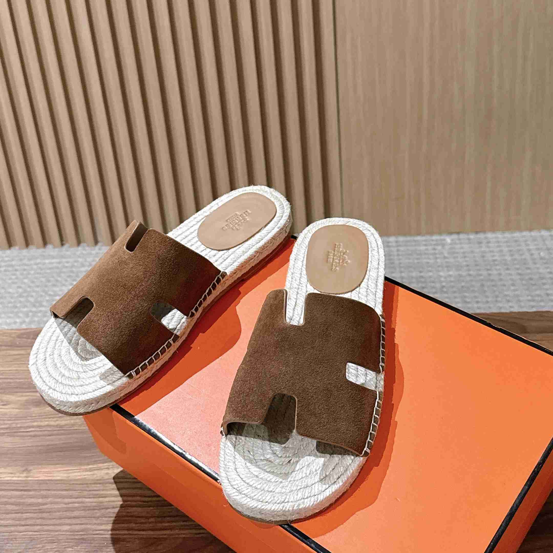 Hermes  Antigua Espadrille - DesignerGu