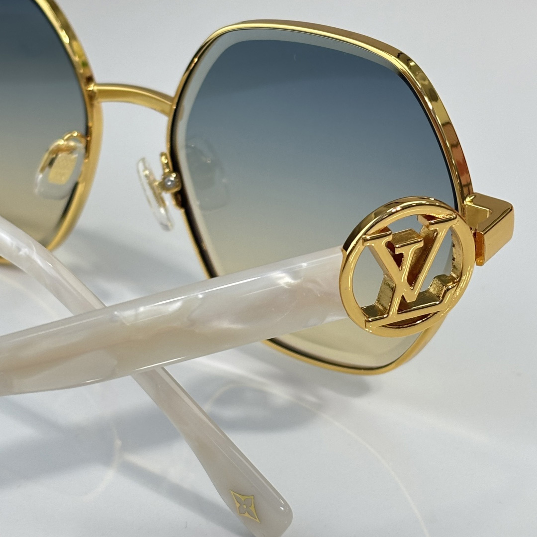 Louis Vuitton Z2061U Sunglasses   - DesignerGu