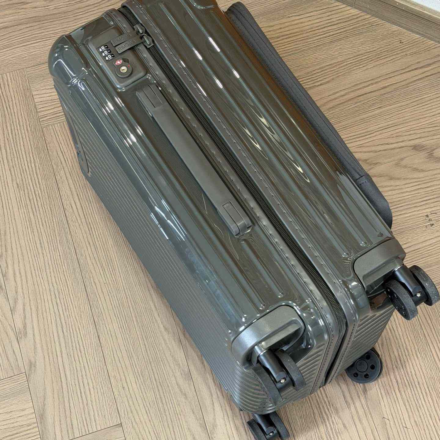 Rimowa Cabin - DesignerGu