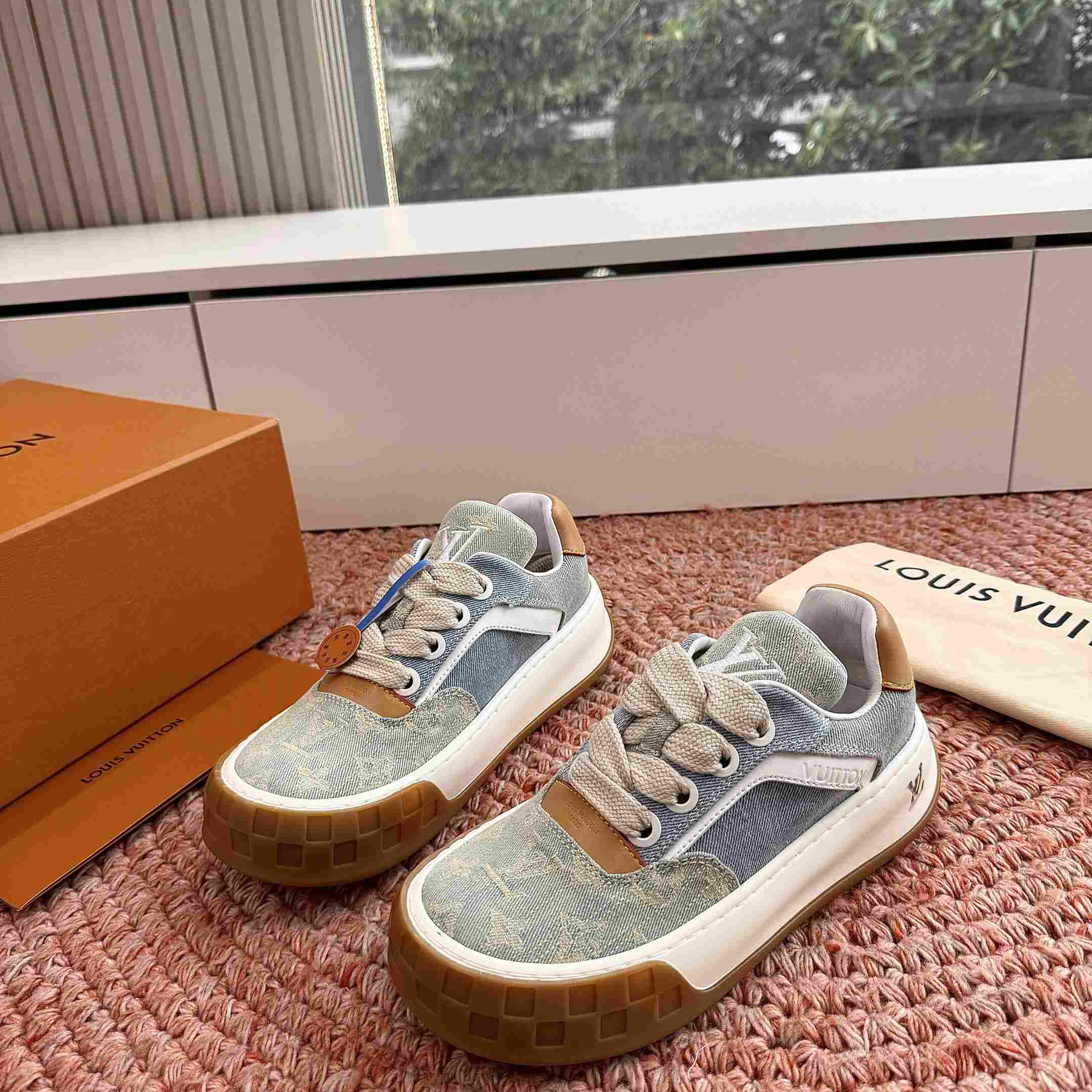 Louis Vuitton LV Tilted Sneaker 1AK89V - DesignerGu