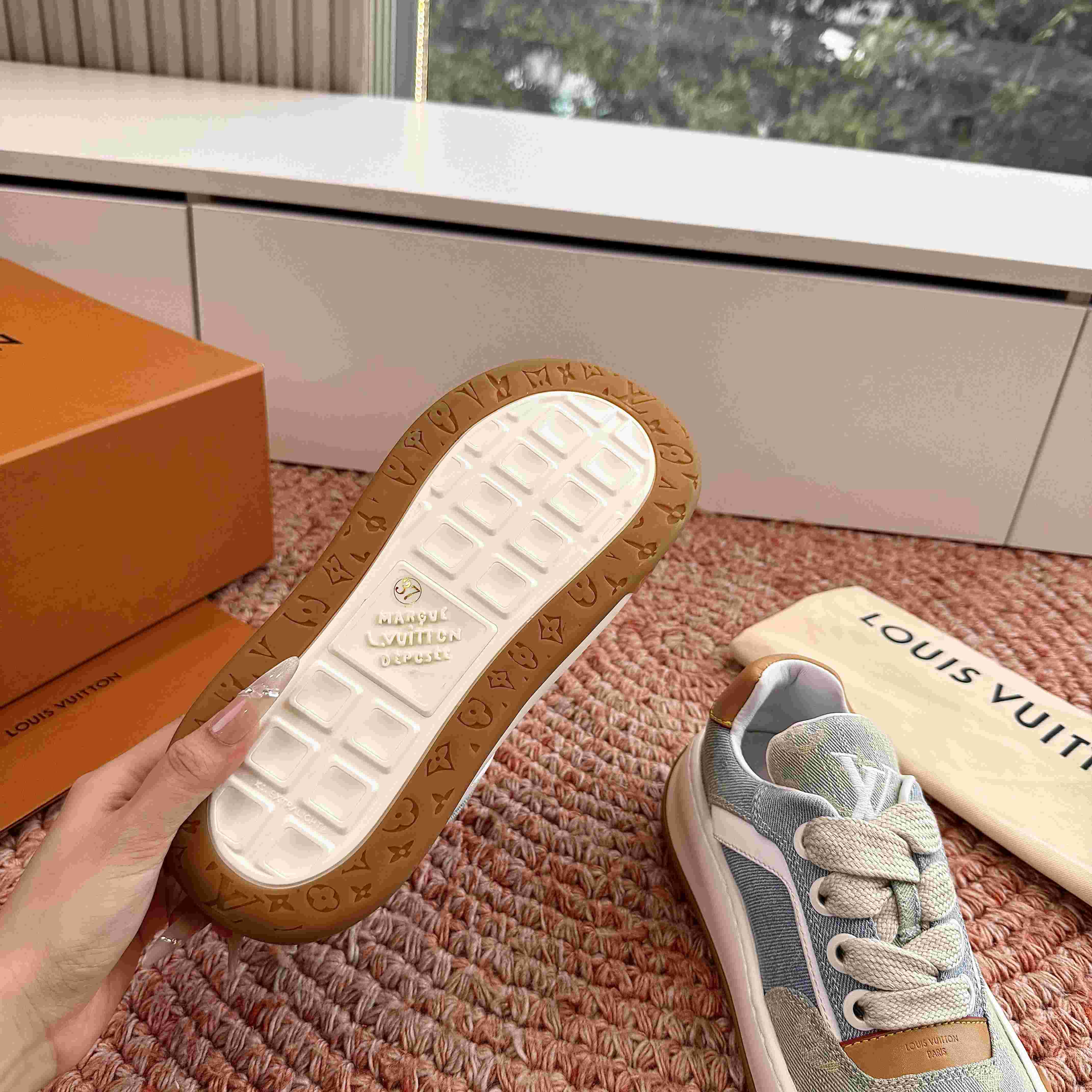 Louis Vuitton LV Tilted Sneaker 1AK89V - DesignerGu