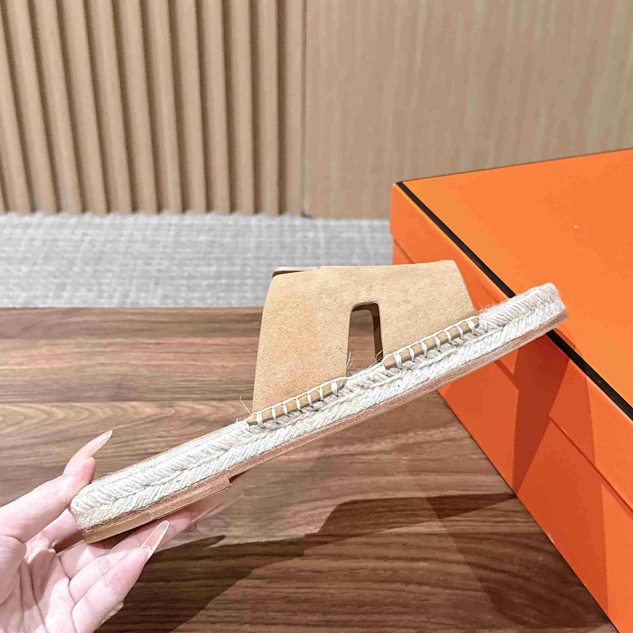 Hermes  Antigua Espadrille - DesignerGu