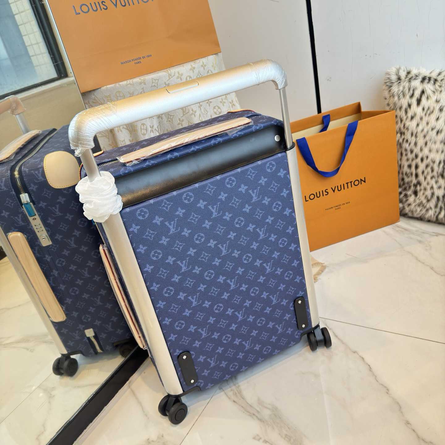 Louis Vuitton Horizon 55 M26862 - DesignerGu