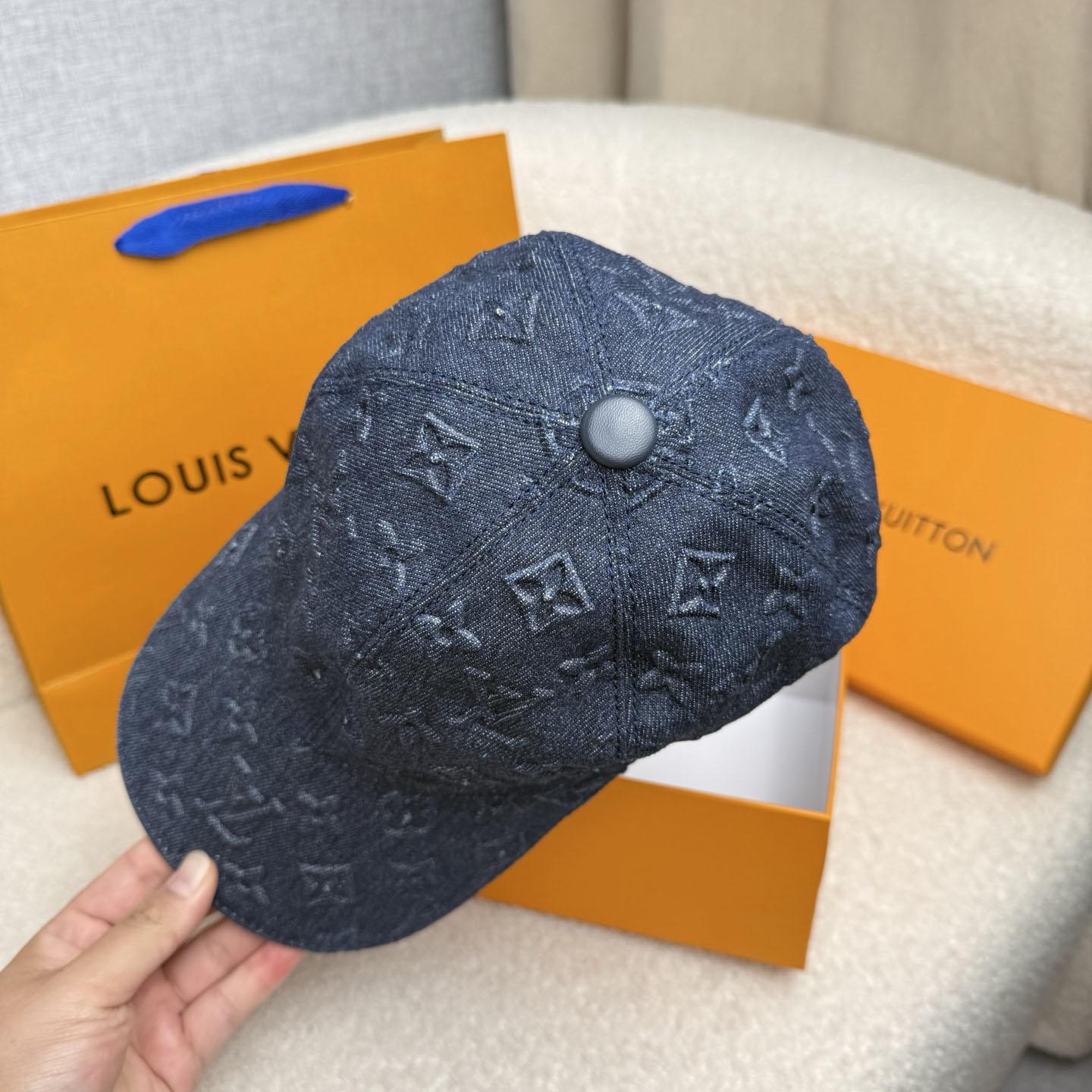 Louis Vuitton Monogram Essential Cap - DesignerGu