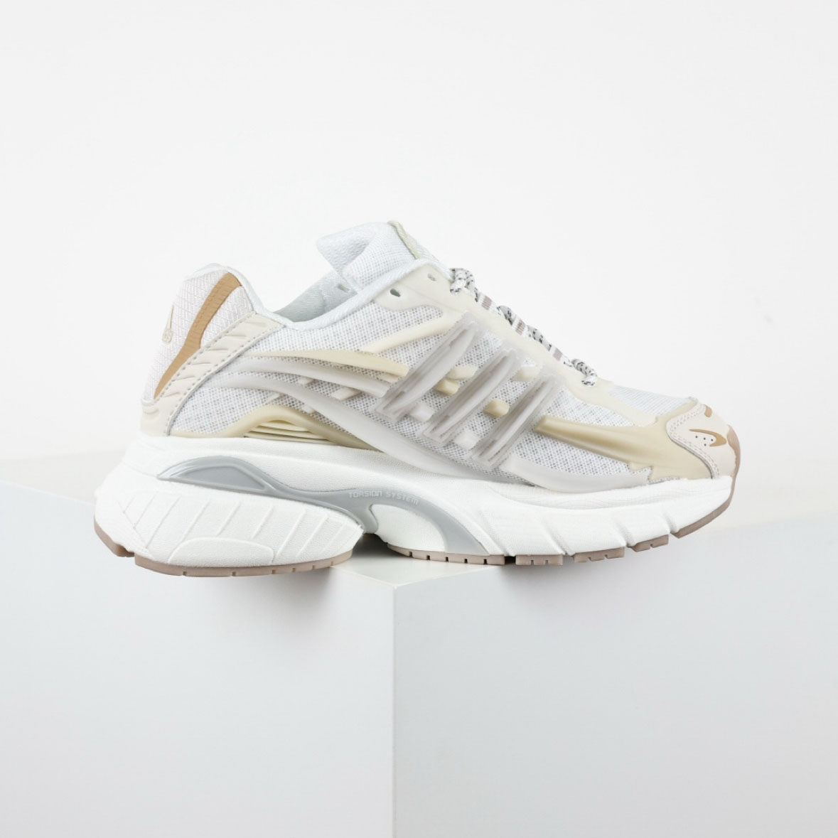  AD × VIRGINIA Adistar Jellyfish Triple White  - DesignerGu
