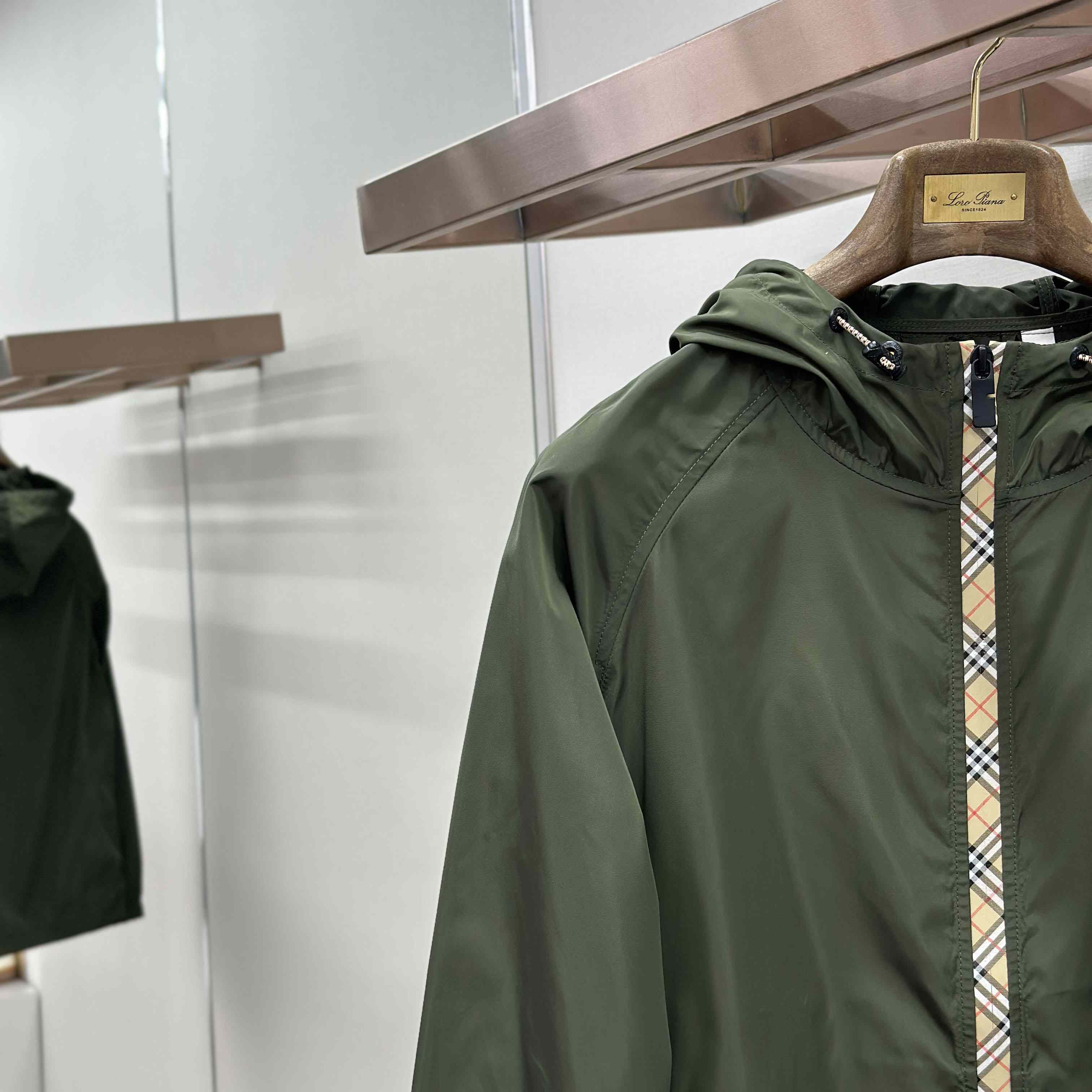 Burberry Nylon Clapton Hooded Jacket - DesignerGu