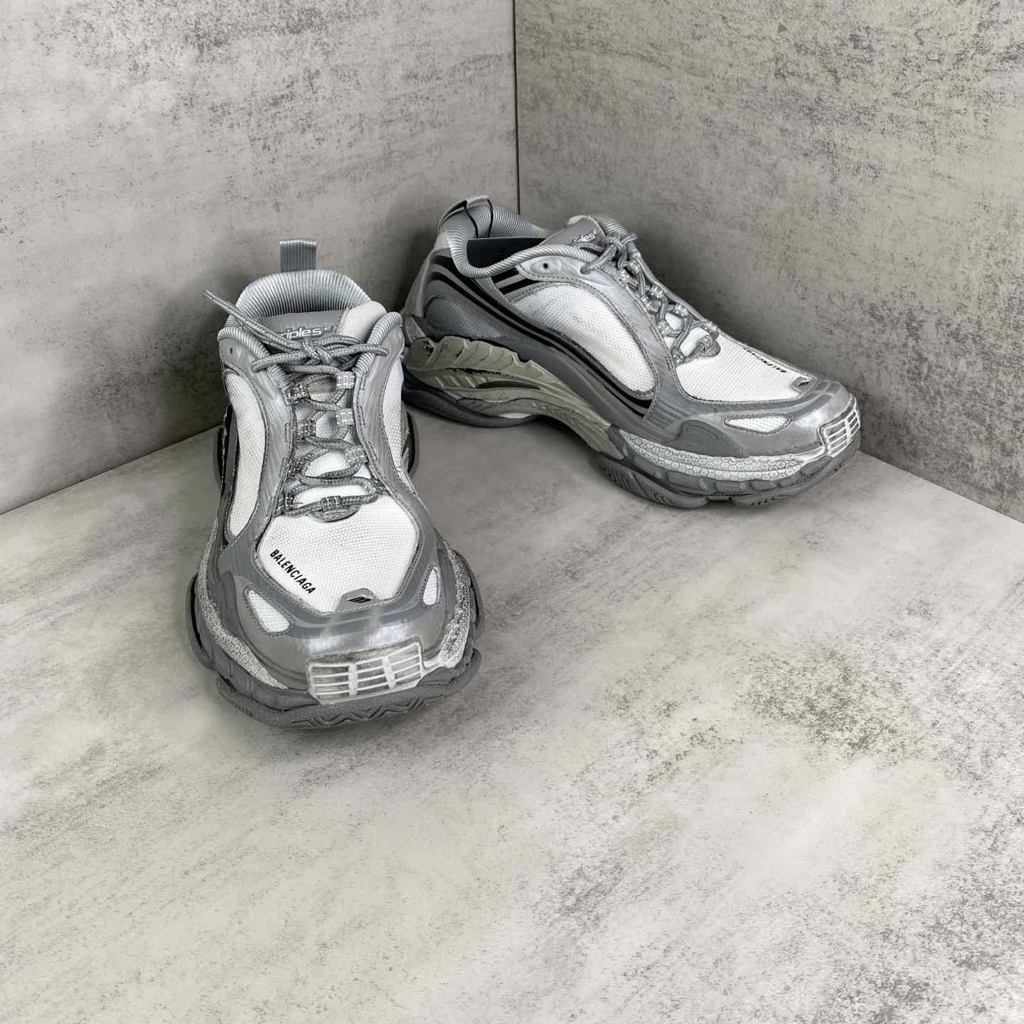 Balenciaga Triple S.2 Gradient Sneaker In Grey - DesignerGu