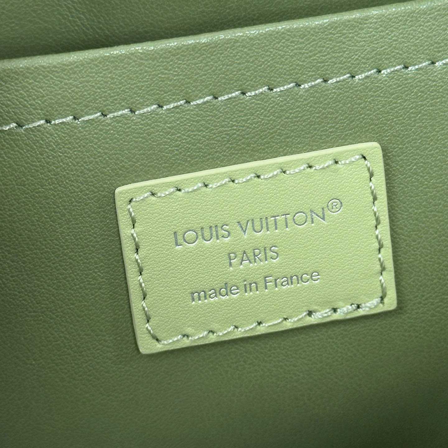Louis Vuitton Locker Dopp Kit M28840 - DesignerGu