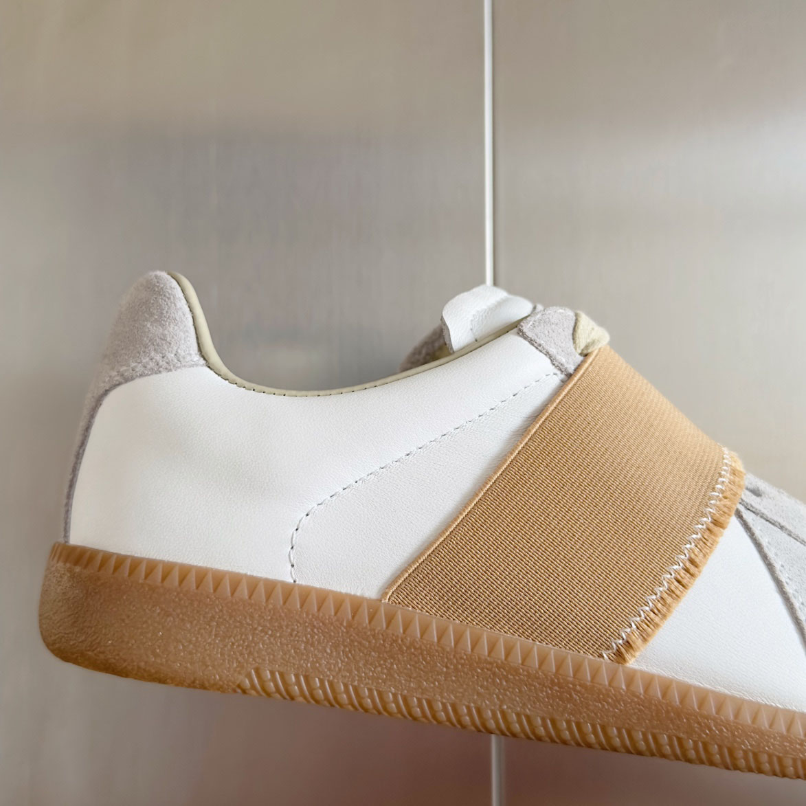 Maison Margiela Wmns Replica Elastic Band Sneaker 'White' - DesignerGu