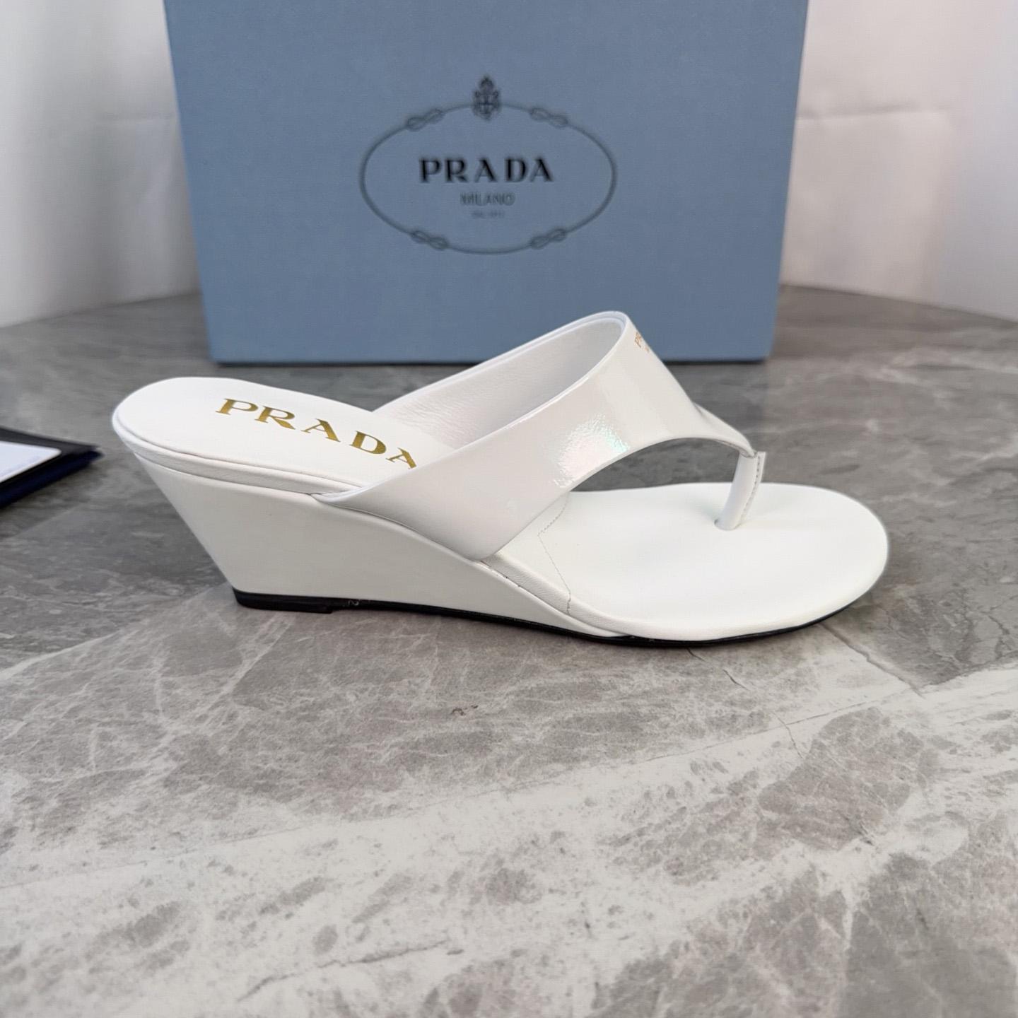 Prada Patent Leather Thong Sandals - DesignerGu