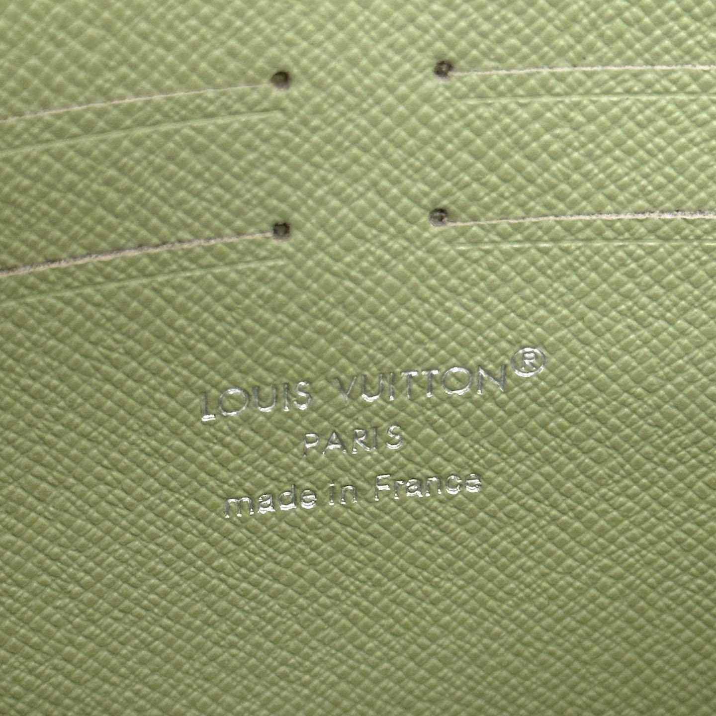 Louis Vuitton Pochette Voyage M28841 - DesignerGu