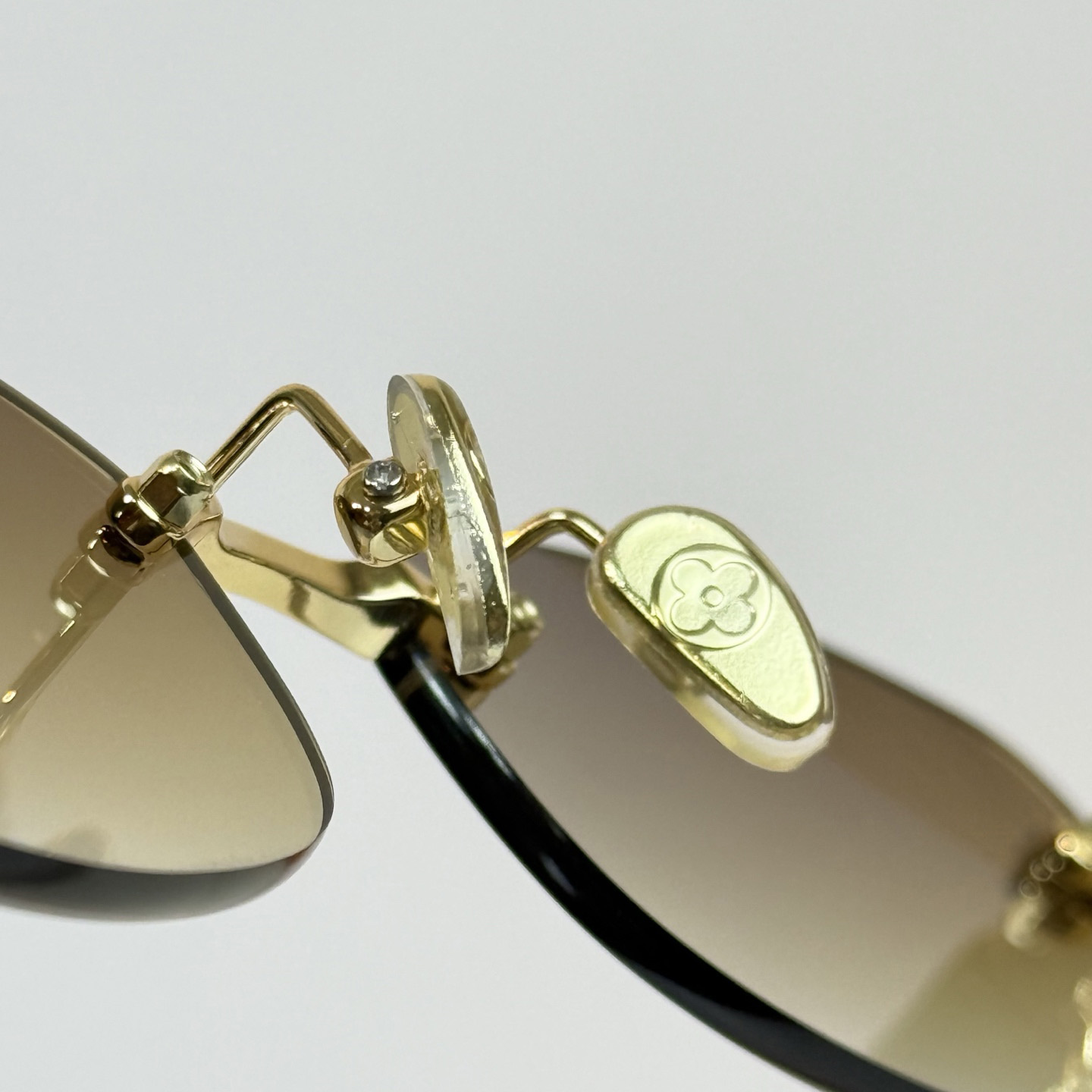 Louis Vuitton Z3186U Sunglasses   - DesignerGu