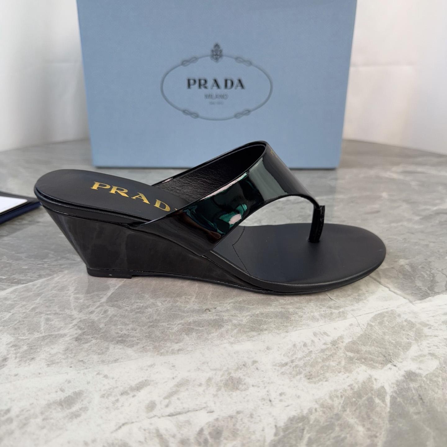 Prada Patent Leather Thong Sandals - DesignerGu