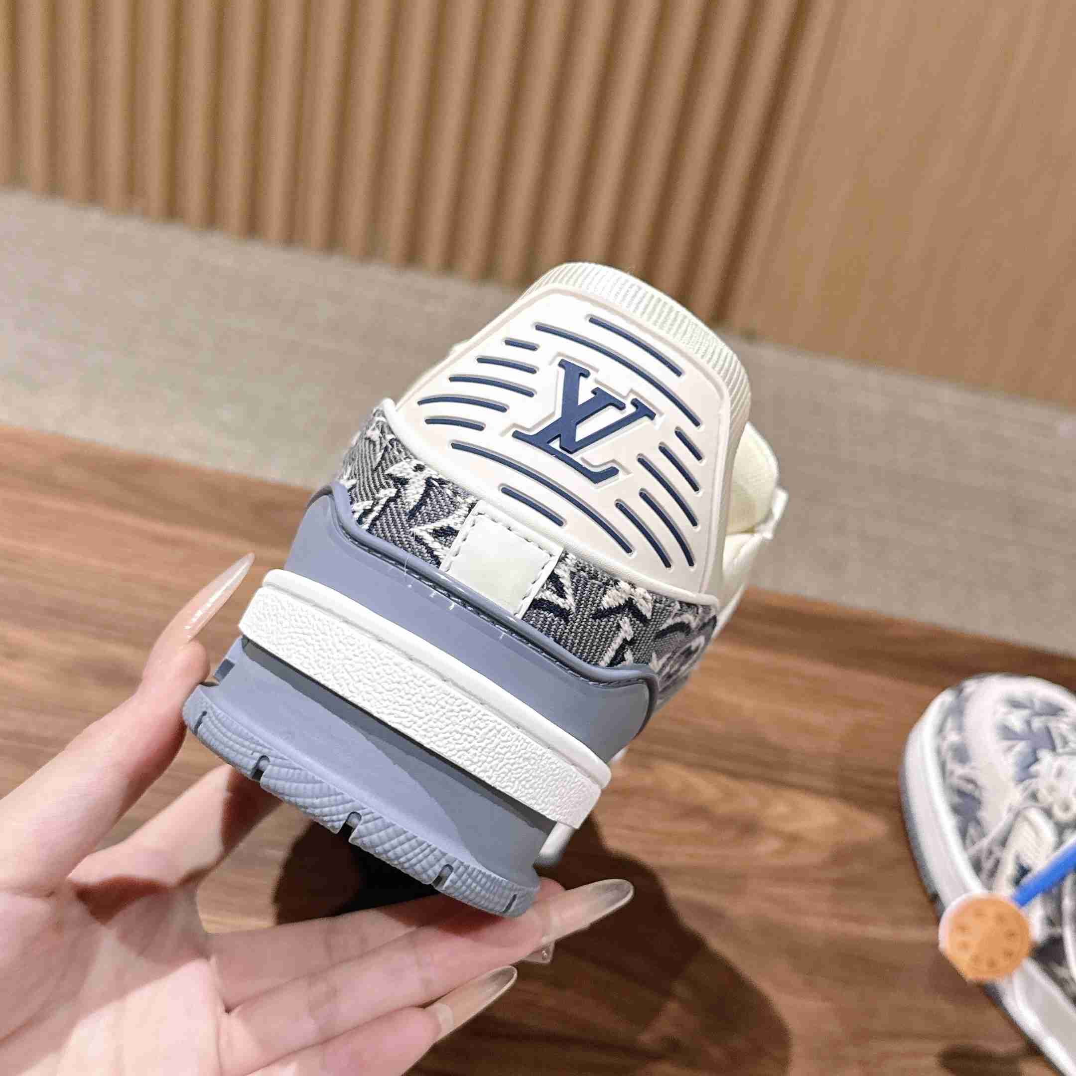Louis Vuitton LV Trainer Sneaker  1AKG4T（upon uk size） - DesignerGu