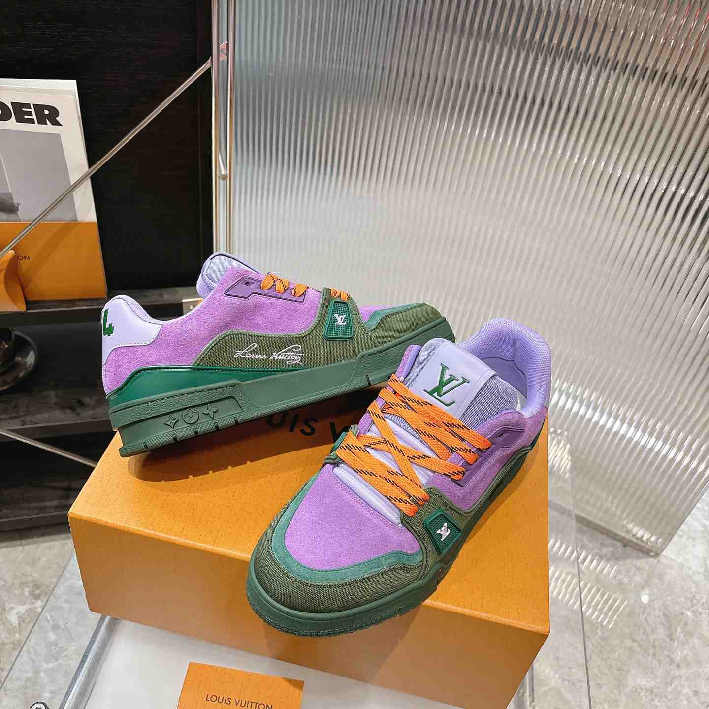 Louis Vuitton LV Trainer Sneaker 1AJ386 (upon uk size） - DesignerGu