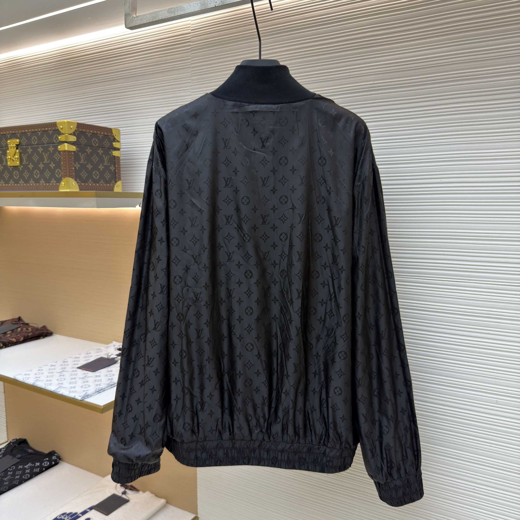 Louis Vuitton Monogram Reversible Light Bomber 1AAU4U - DesignerGu
