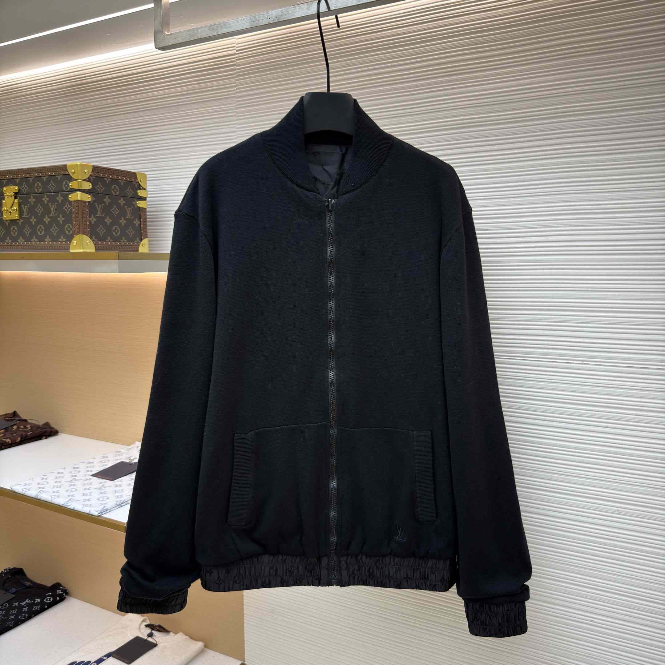 Louis Vuitton Monogram Reversible Light Bomber 1AAU4U - DesignerGu